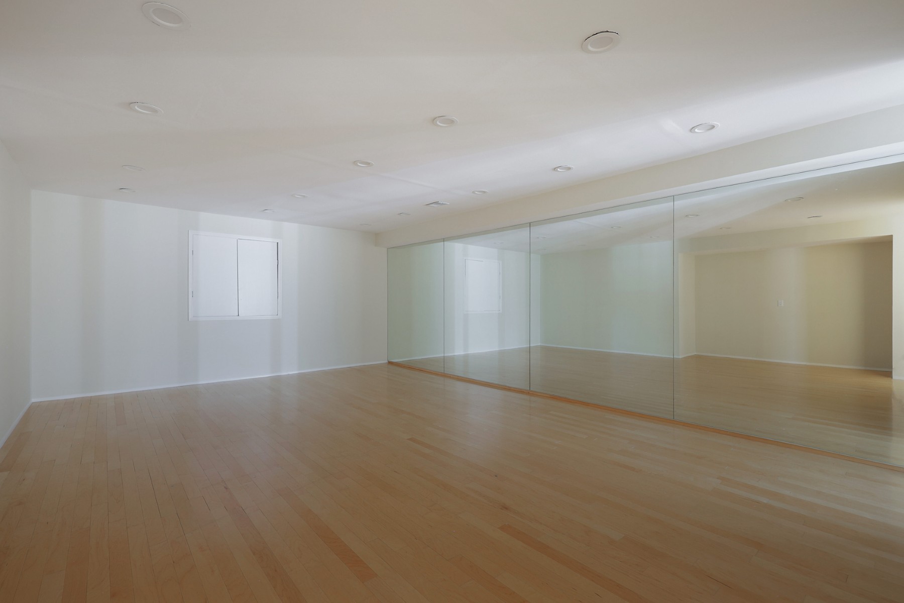  Impressive Seven Bedroom Colonial Offer Privacy and Practicality - 物件實景