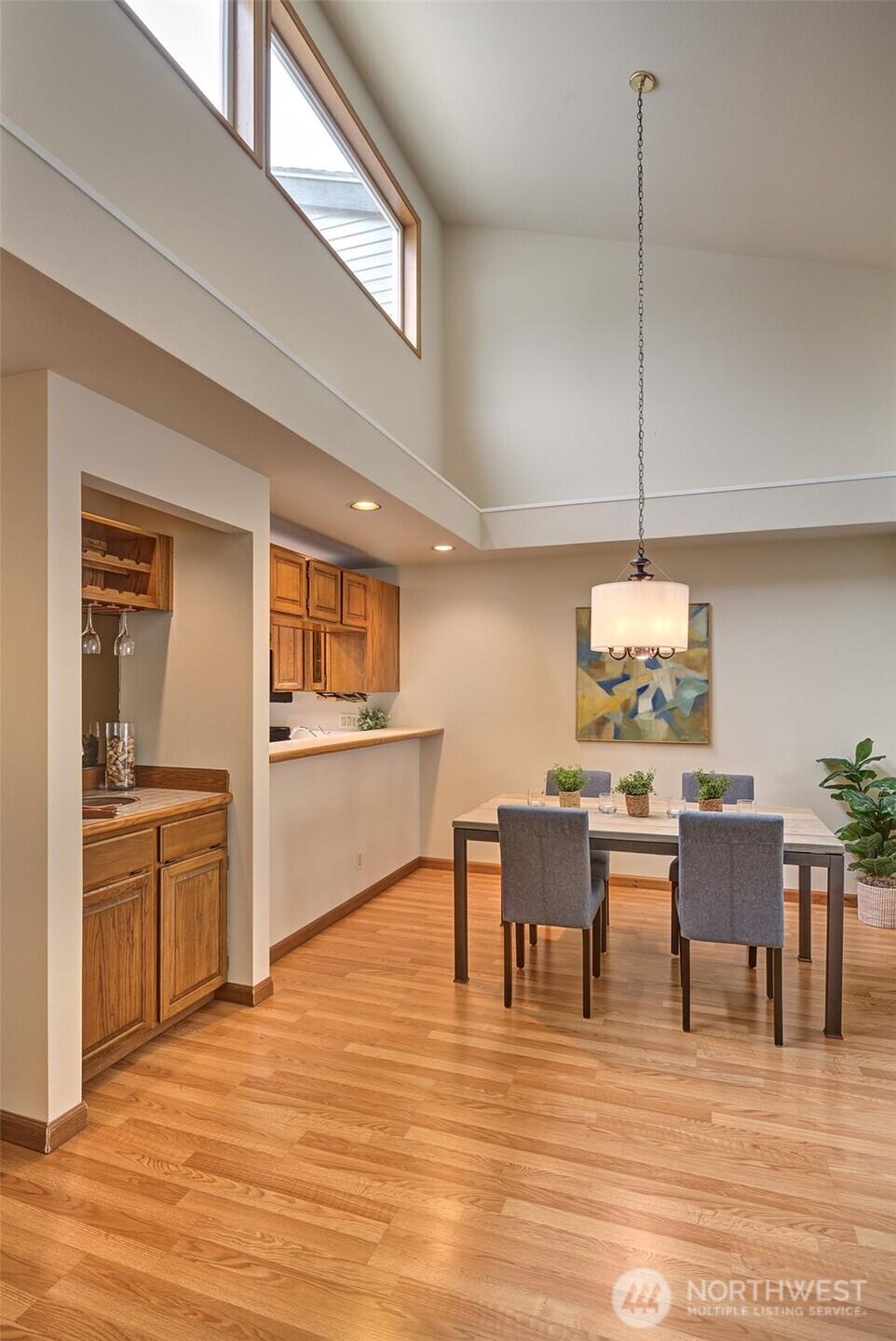 SEATTLE, Washington, 98103, United States, 2 Bedrooms Bedrooms, ,2 BathroomsBathrooms,Residential,For Sale,1794014