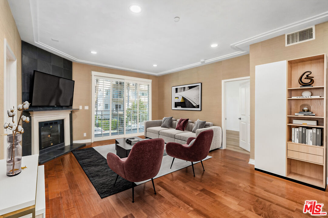 West Hollywood, California, 90048, United States, 2 Bedrooms Bedrooms, ,3 BathroomsBathrooms,Residential,For Sale,1762053
