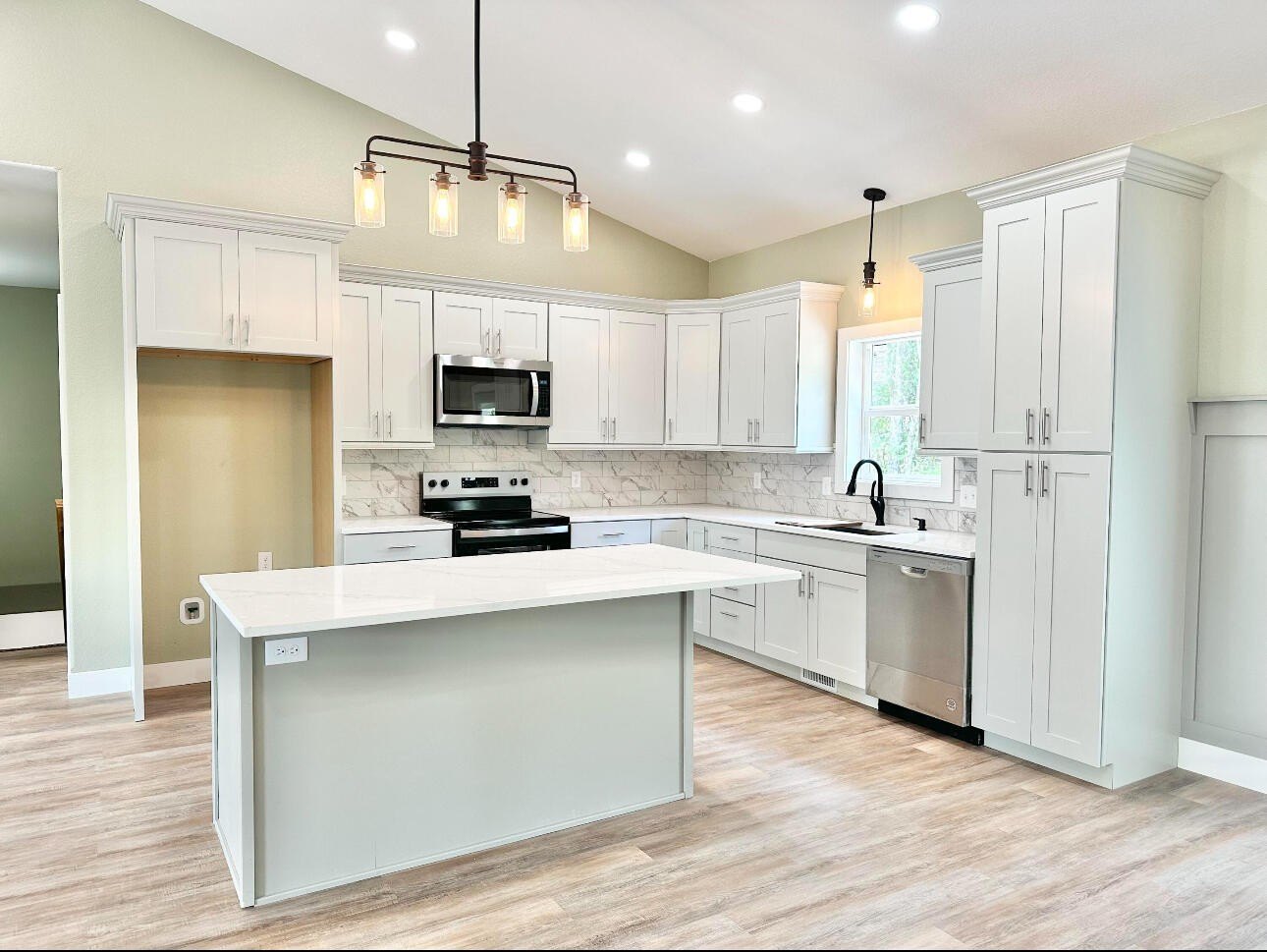 Shell Knob, Missouri, 65747, United States, 5 Bedrooms Bedrooms, ,3 BathroomsBathrooms,Residential,For Sale,1982122