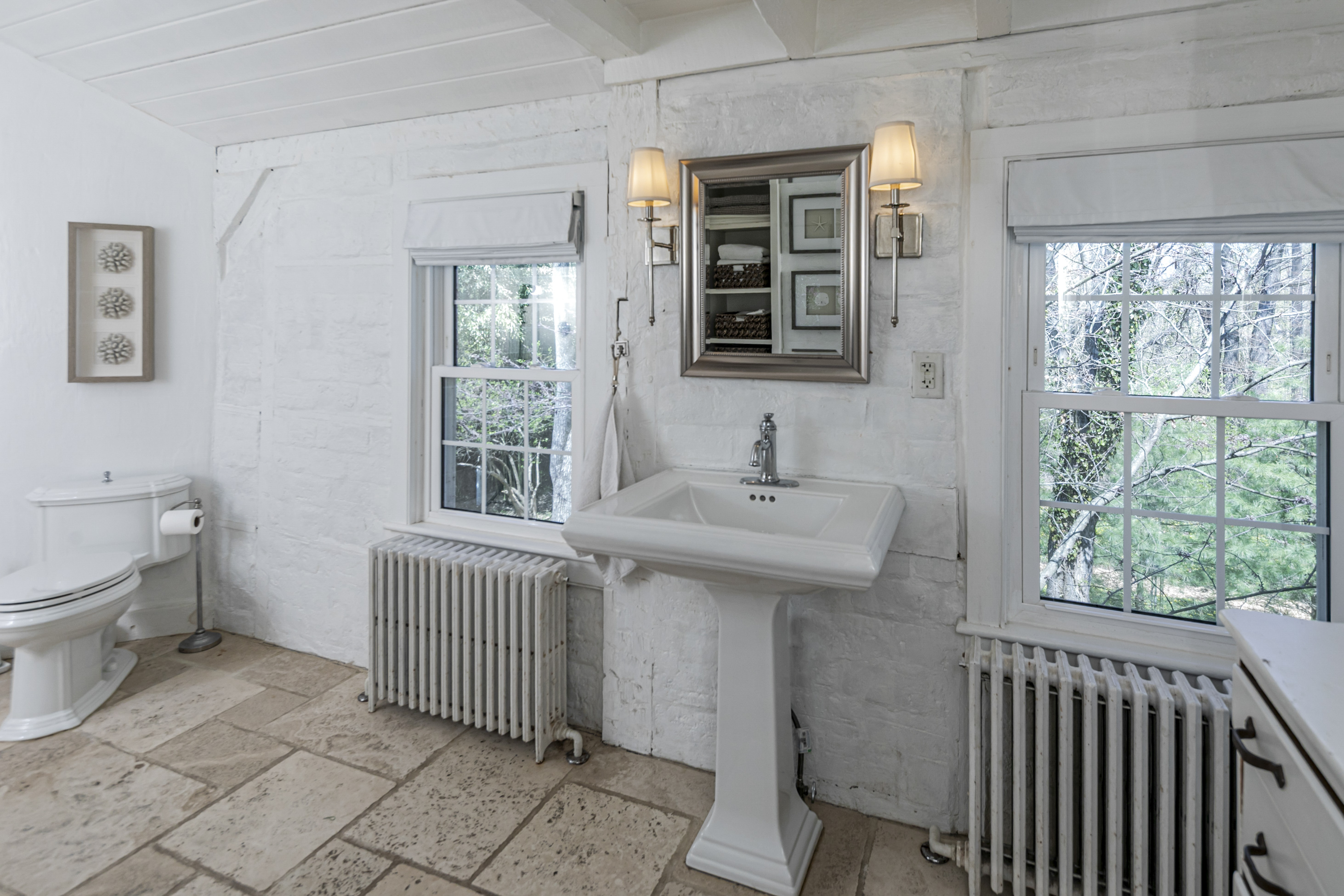  Pennington’s Moses Baldwin House Marries Period Details with Modern Updates - 物件實景