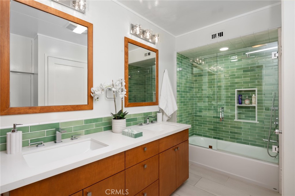 Sierra Madre, California, 91024, United States, 5 Bedrooms Bedrooms, ,2 BathroomsBathrooms,Residential,For Sale,1777104