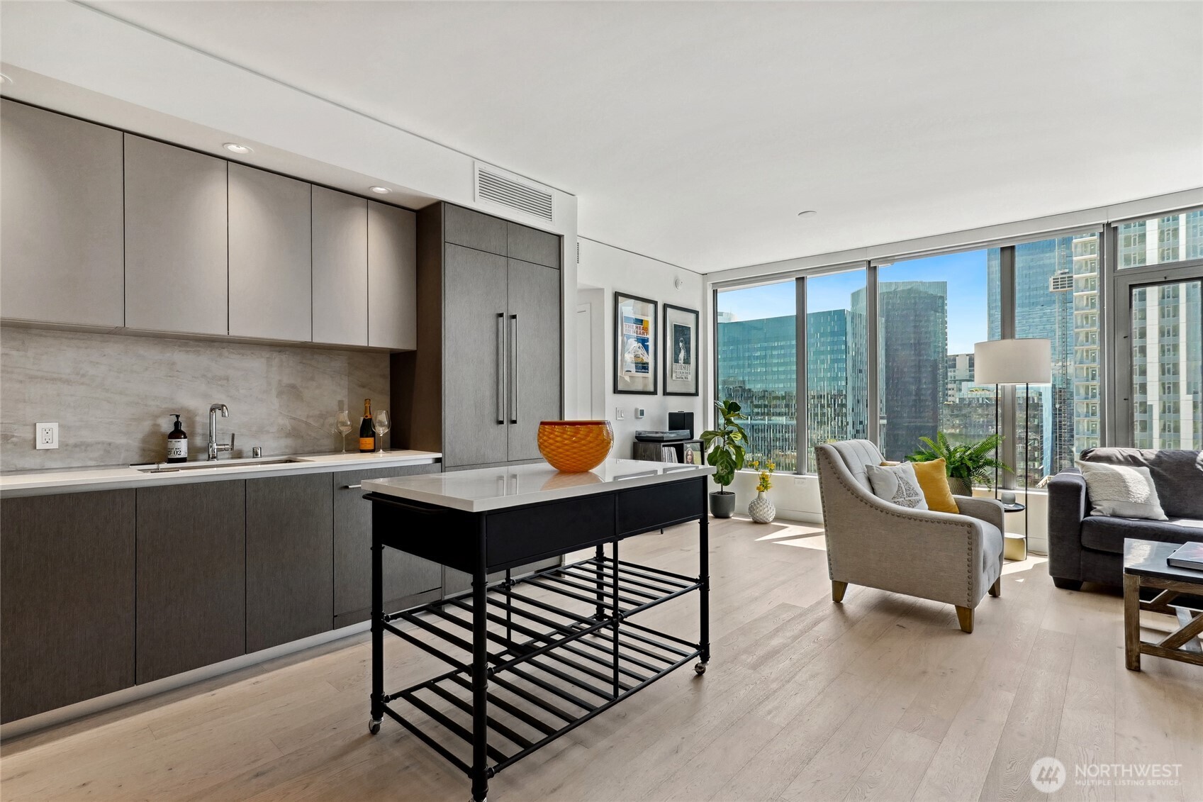 Seattle, Washington, 98121, United States, 1 Bedroom Bedrooms, ,Residential,For Sale,1826957