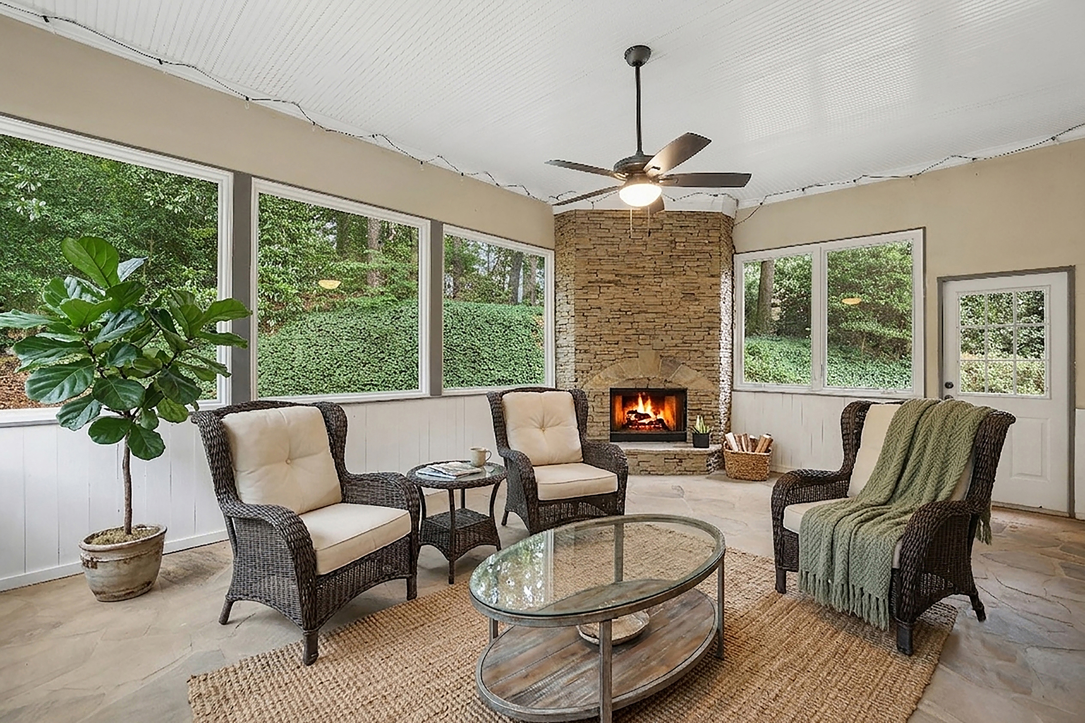  Handsome Updated Home with Amazing Space, Indoors and Out - 物件實景