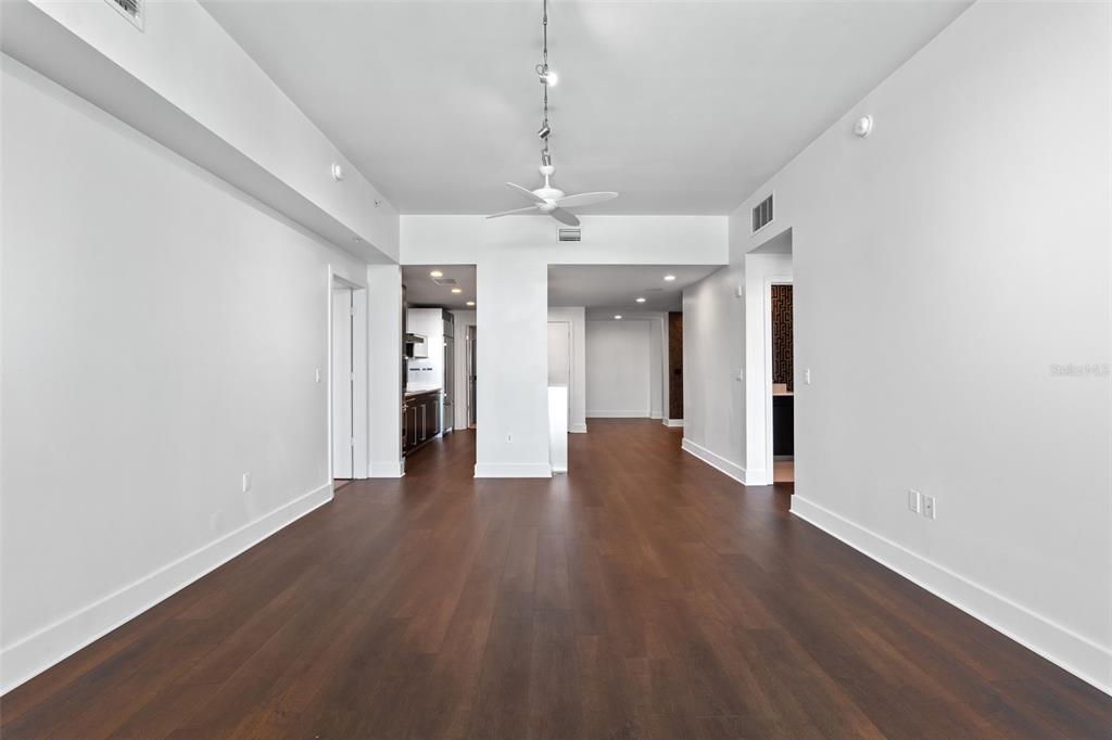 Orlando, Florida, 32801, United States, 2 Bedrooms Bedrooms, ,2 BathroomsBathrooms,Residential,For Sale,1987593