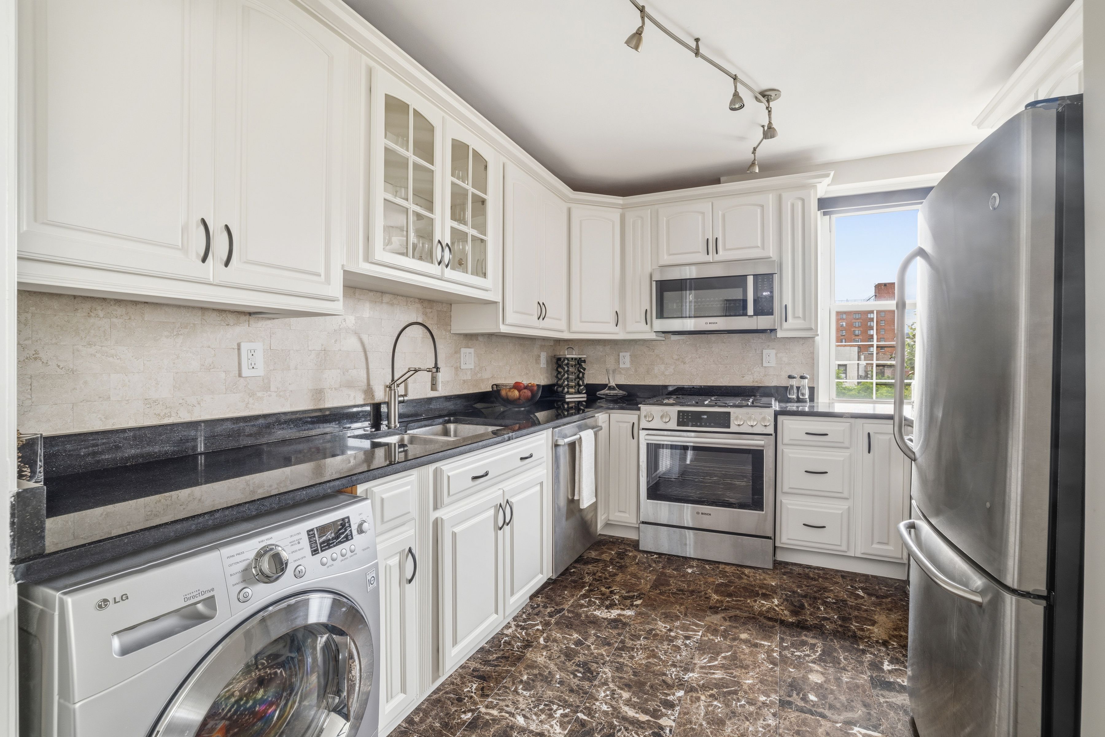 Mint Bright Elegant 2 Bed/1 Bath with W/D - 物件實景