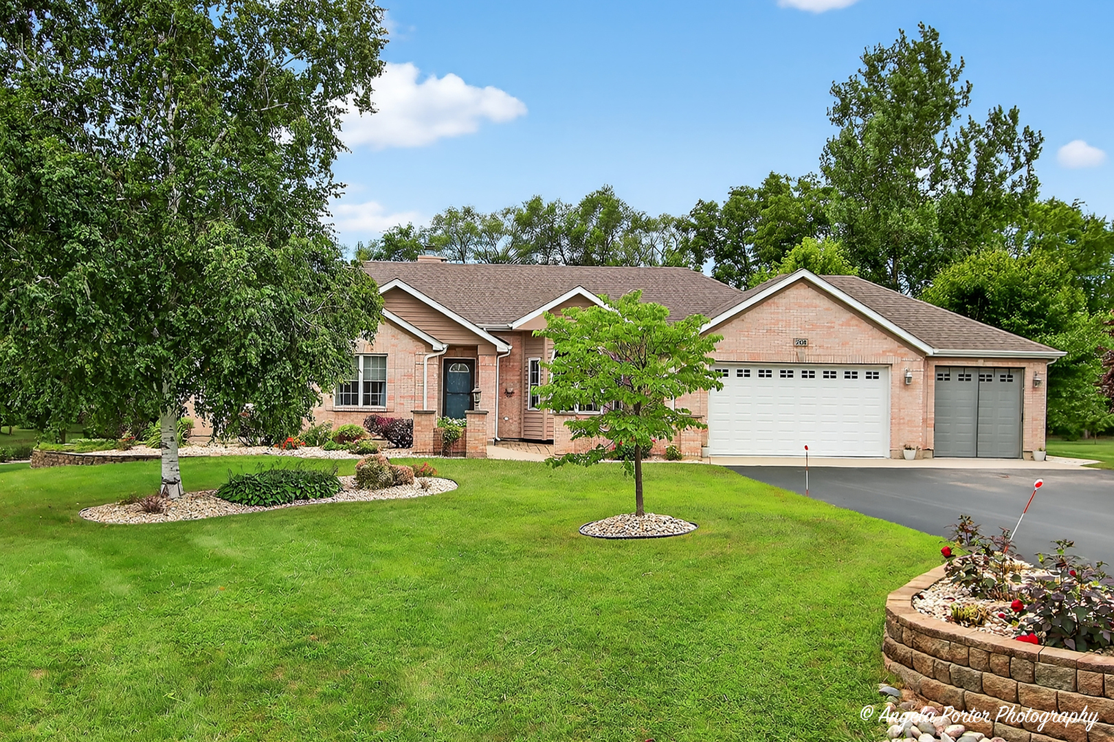Mchenry, Illinois, 60051, United States, 4 Bedrooms Bedrooms, ,4 BathroomsBathrooms,Residential,For Sale,1916505