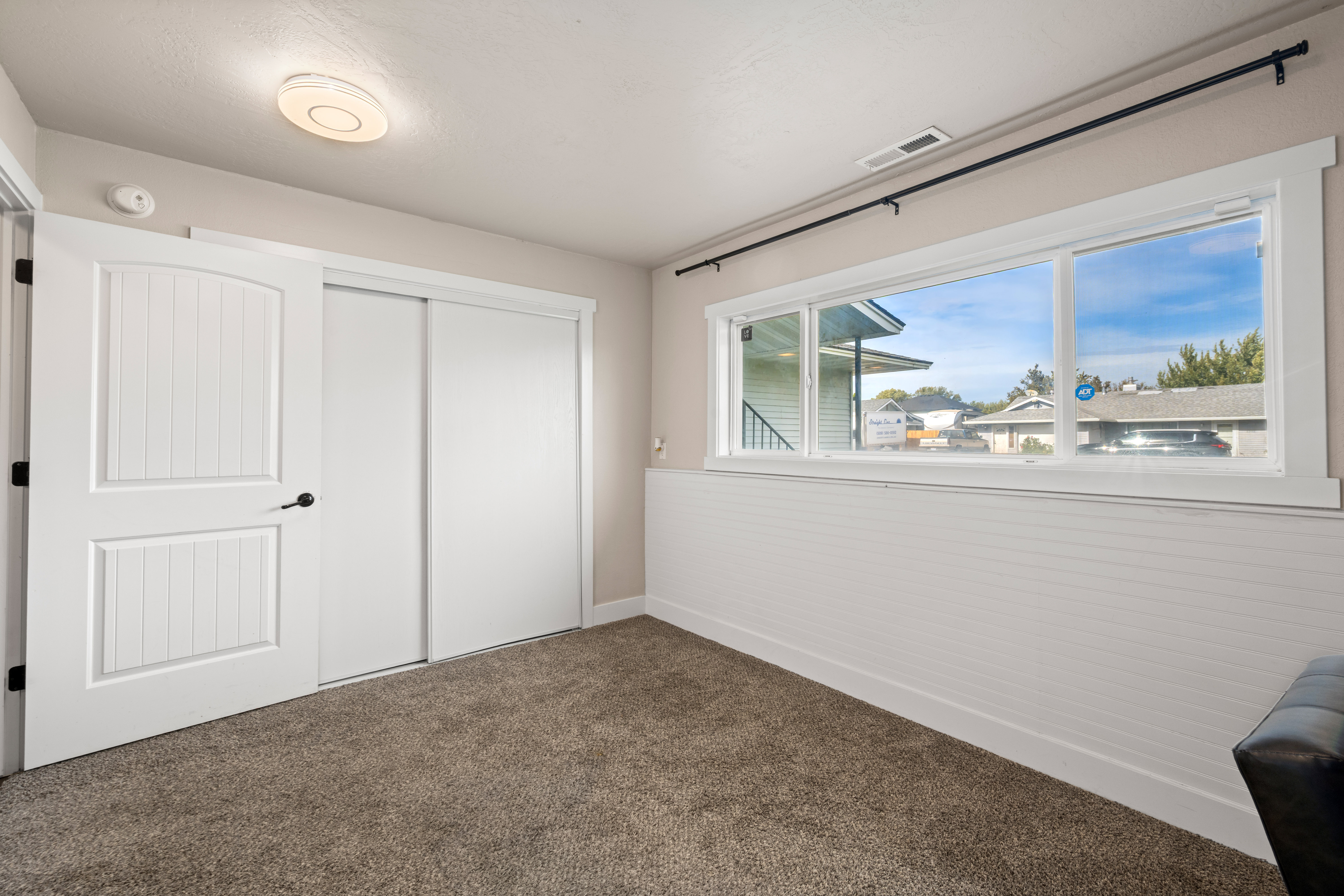  RV Parking / Sport Court/ Room for shop - 物件實景