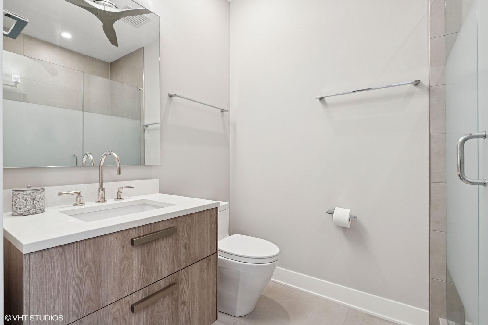 Chicago, Illinois, 60611, United States, 3 Bedrooms Bedrooms, ,4 BathroomsBathrooms,Residential,For Sale,1903791