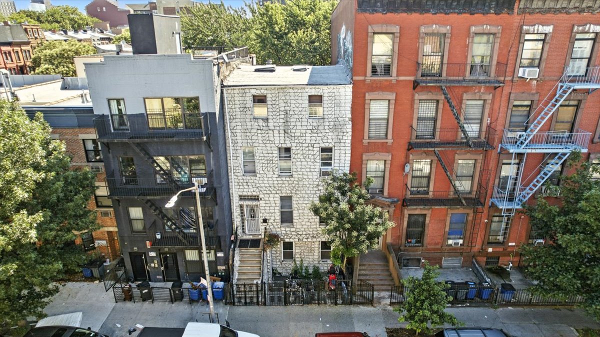 Brooklyn, New York, 11206, United States, 4 Bedrooms Bedrooms, ,2 BathroomsBathrooms,Residential,For Sale,1910607