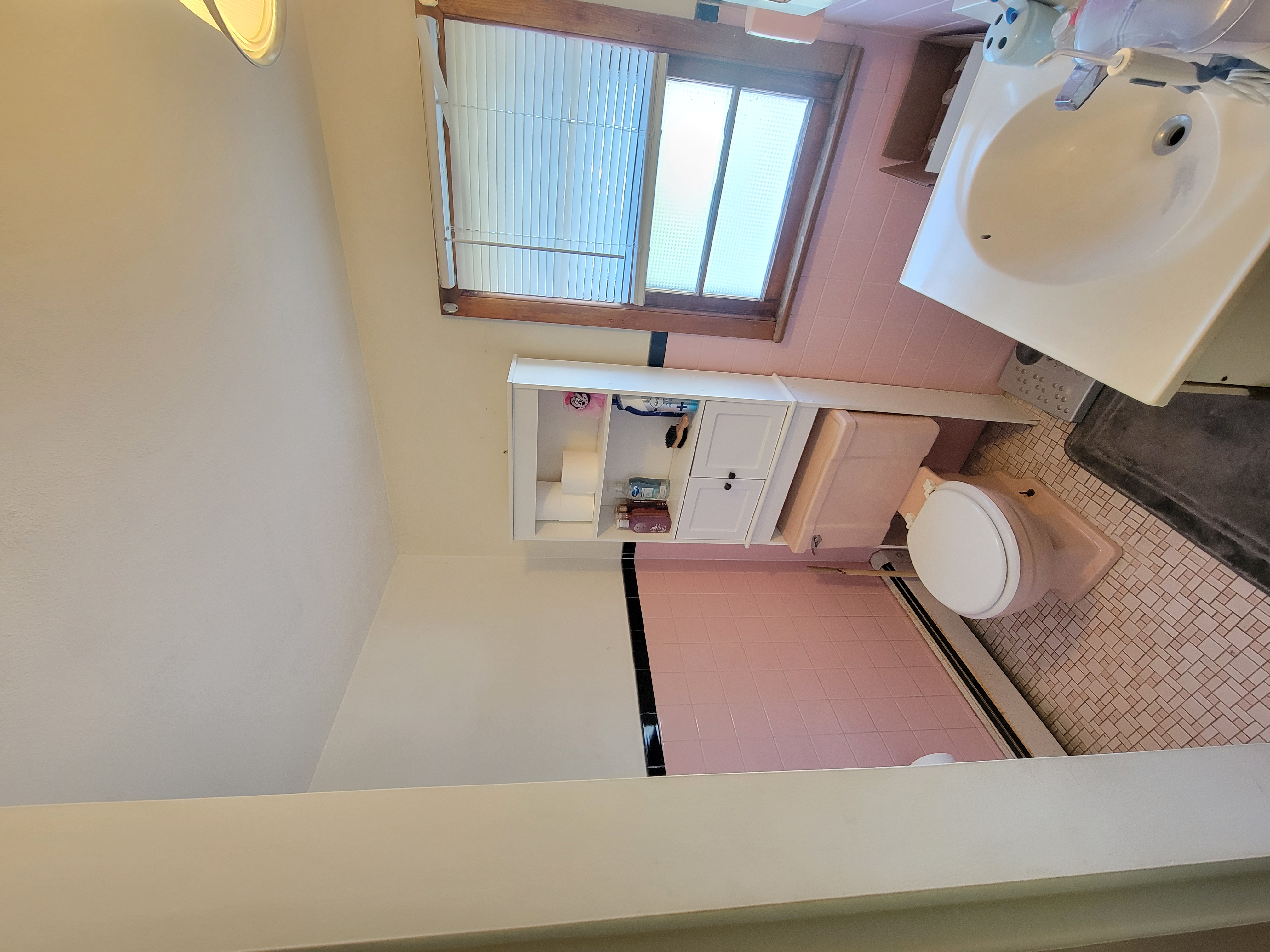 Carteret, New Jersey, 07008, United States, 6 Bedrooms Bedrooms, ,2 BathroomsBathrooms,Residential,For Sale,1980977