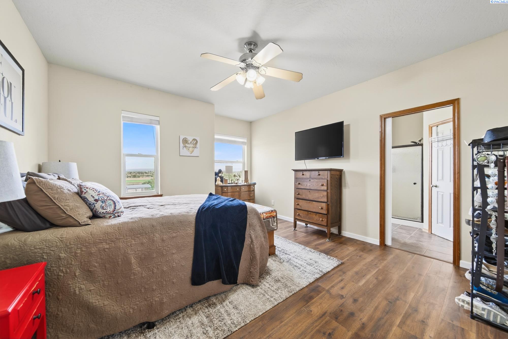 Prosser, Washington, 99350, United States, 3 Bedrooms Bedrooms, ,2 BathroomsBathrooms,Residential,For Sale,1964108