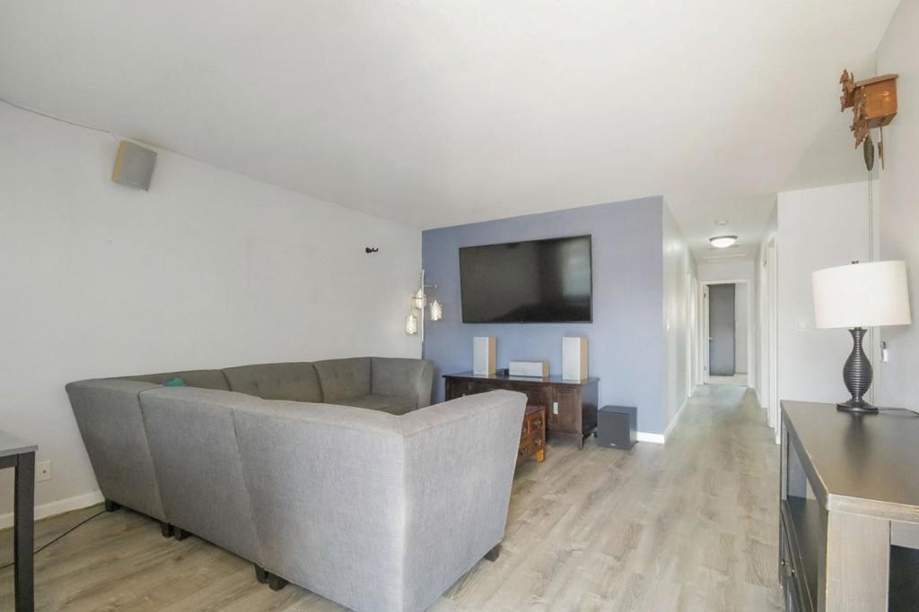 Watsonville, California, 95076, United States, 3 Bedrooms Bedrooms, ,2 BathroomsBathrooms,Residential,For Sale,1976006