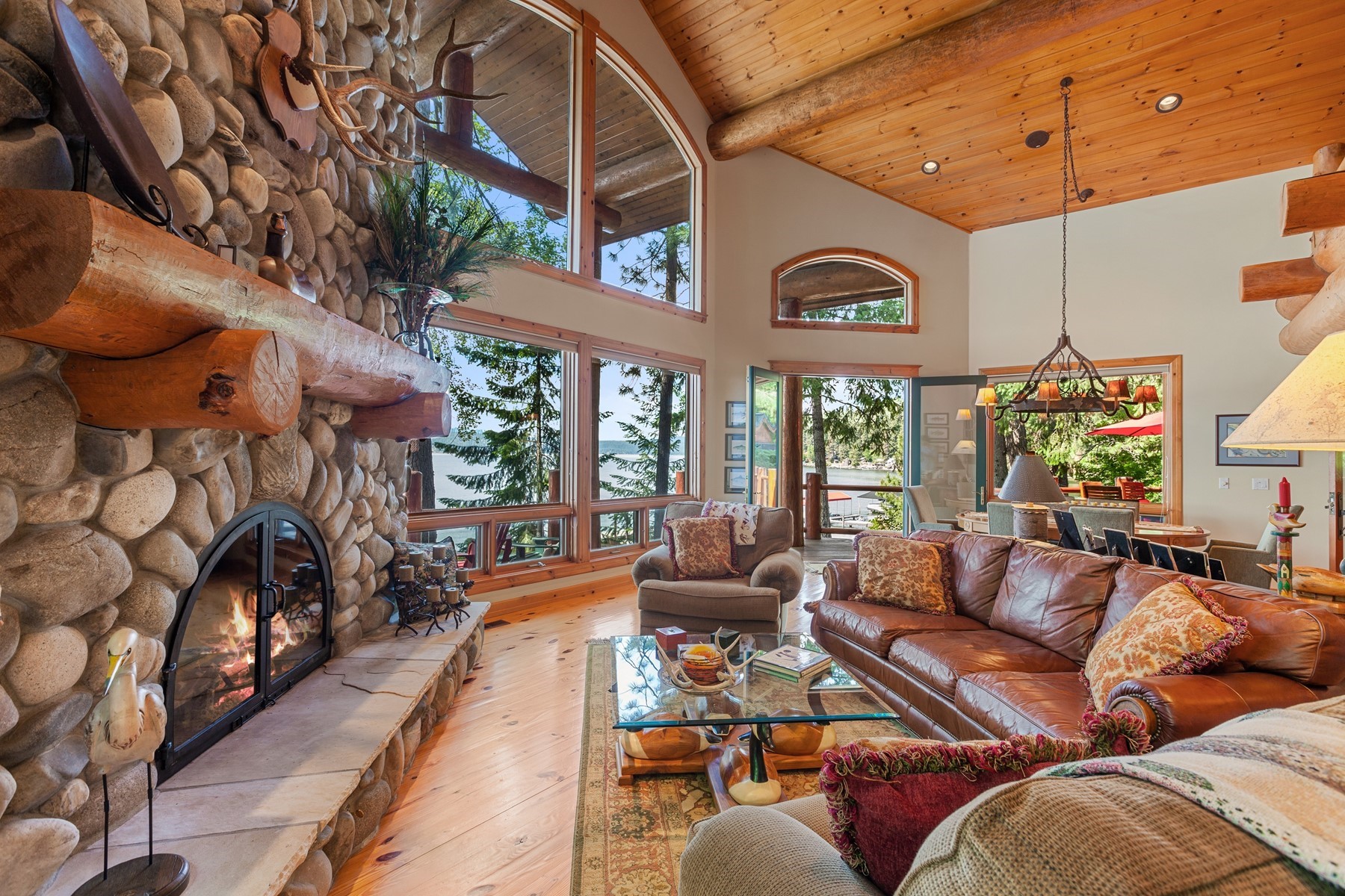  Spectacular Timber Framed Lakefront Living - 物件實景