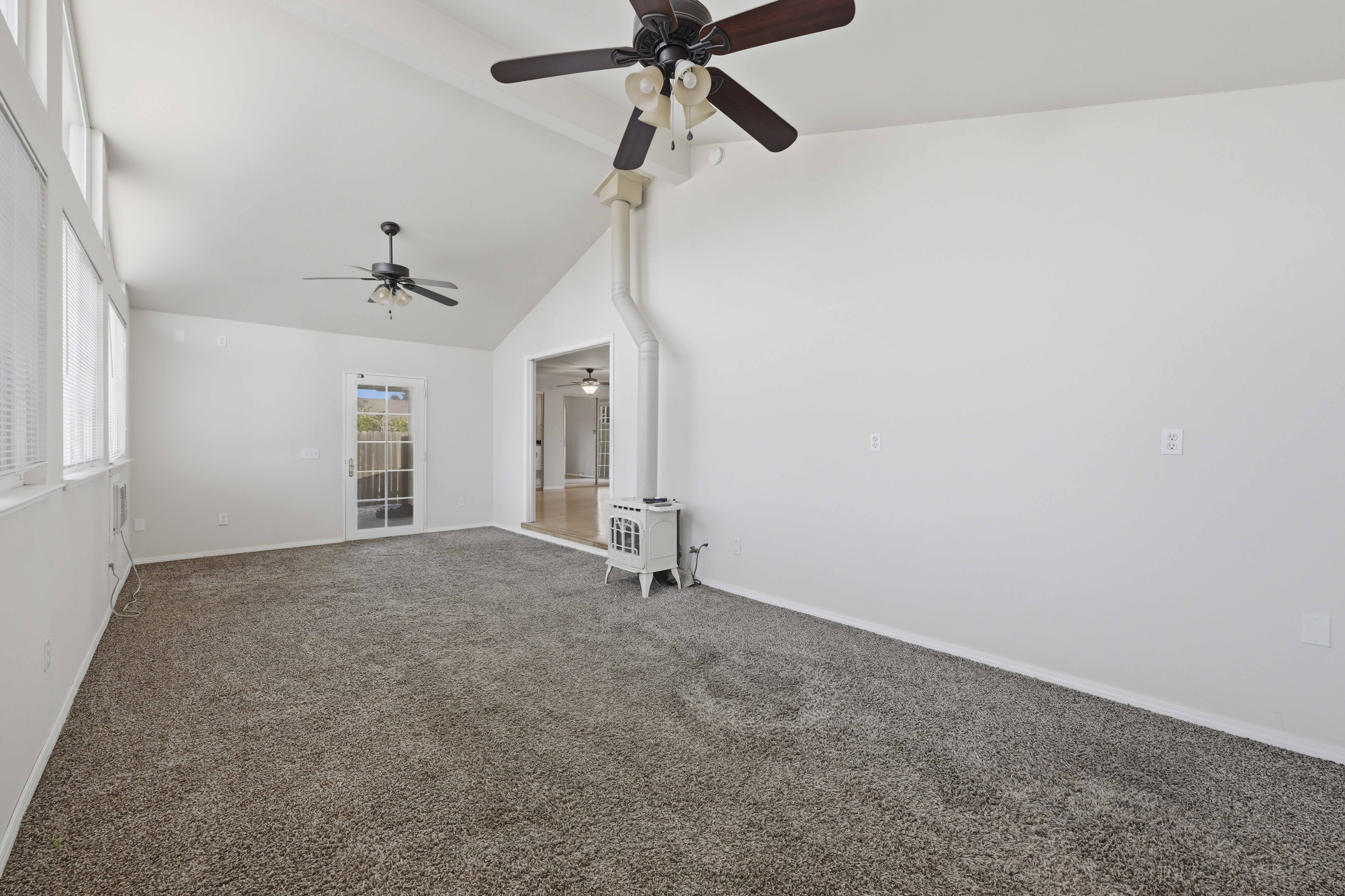  Updated Ranch Home on Spacious Corner Lot - 物件實景