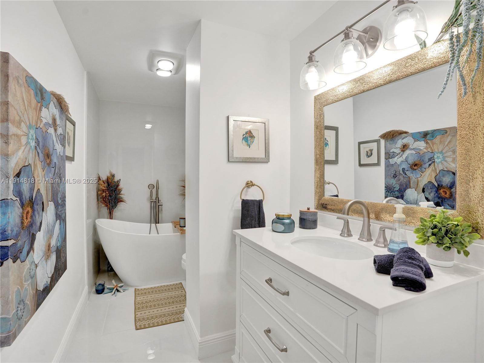 Hollywood, Florida, 33021, United States, 2 Bedrooms Bedrooms, ,3 BathroomsBathrooms,Residential,For Sale,1997464