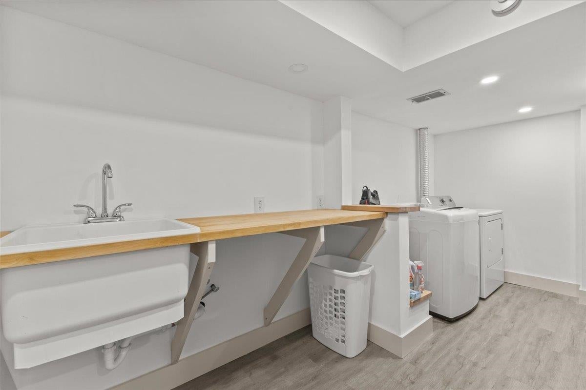 Stowe, Vermont, 05672, United States, 4 Bedrooms Bedrooms, ,3 BathroomsBathrooms,Residential,For Sale,1890997