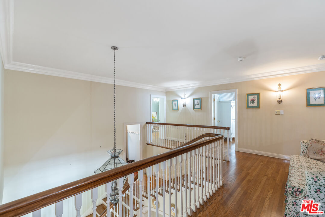 Los Angeles, California, 90004, United States, 6 Bedrooms Bedrooms, ,7 BathroomsBathrooms,Residential,For Sale,1907510