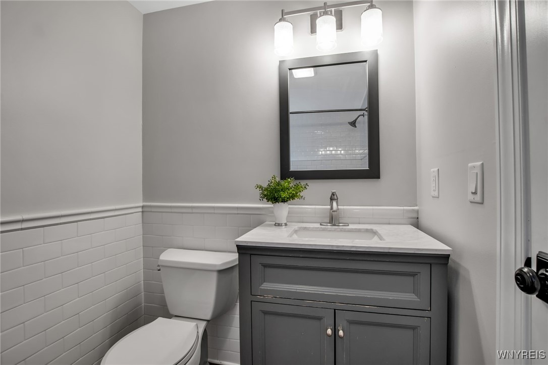 Elma, New York, 14059, United States, 7 Bedrooms Bedrooms, ,6 BathroomsBathrooms,Residential,For Sale,1935359