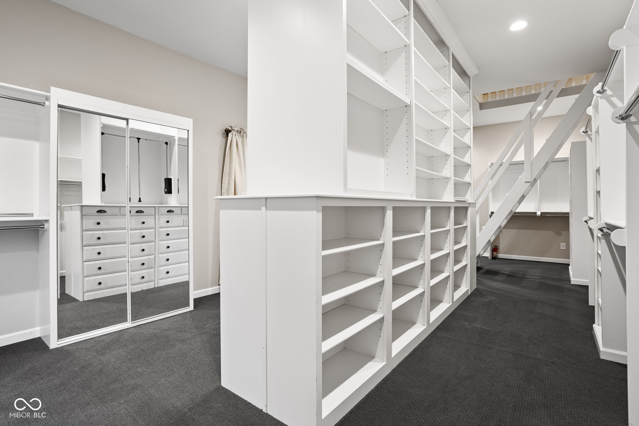 Indianapolis, Indiana, 46226, United States, 6 Bedrooms Bedrooms, ,7 BathroomsBathrooms,Residential,For Sale,1998001