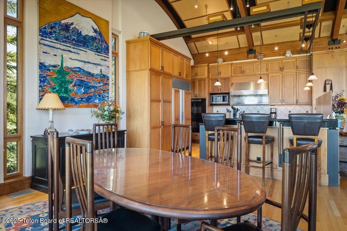 Jackson, Wyoming, 83001, United States, 4 Bedrooms Bedrooms, ,5 BathroomsBathrooms,Residential,For Sale,1851066