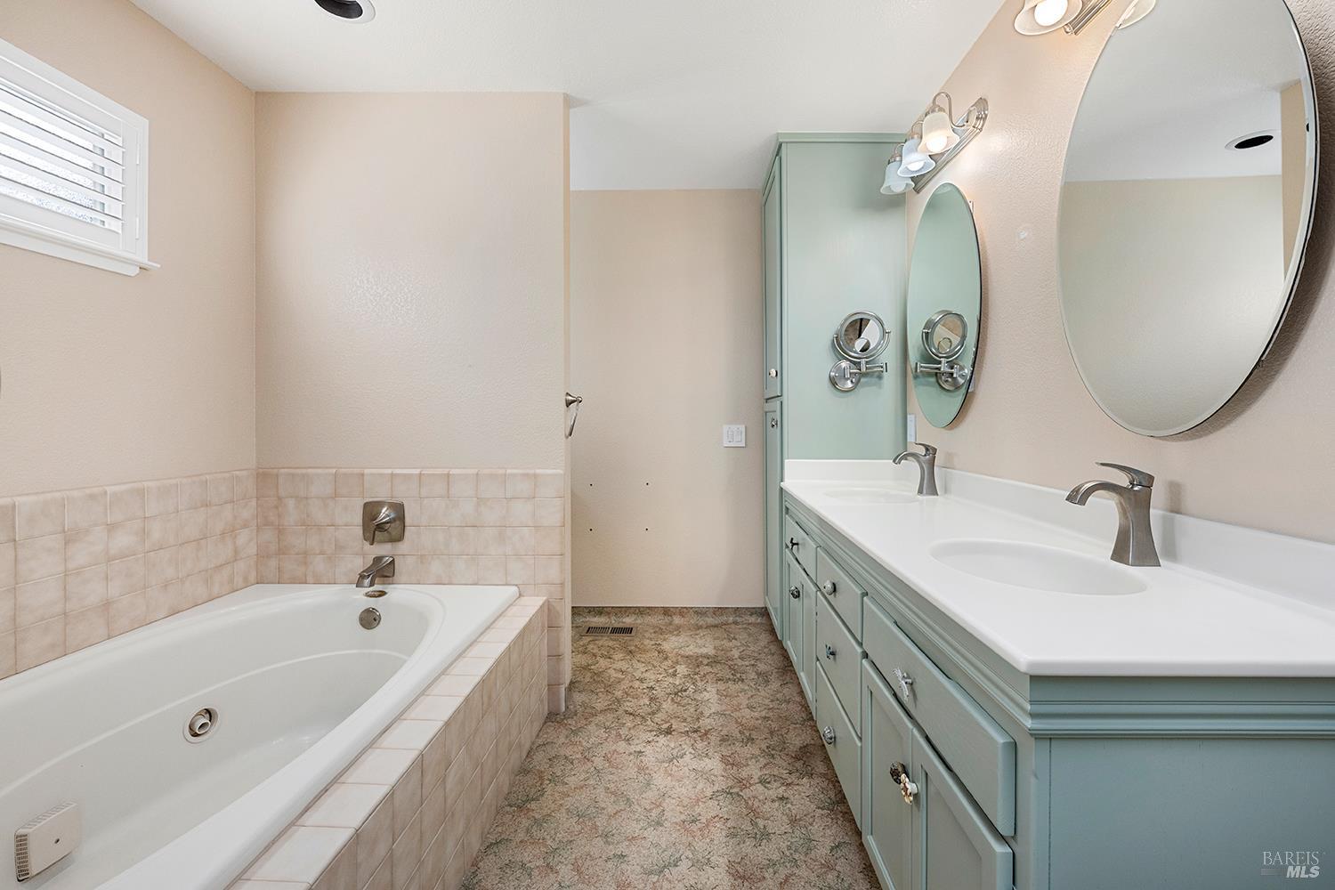 Graton, California, 95444, United States, 3 Bedrooms Bedrooms, ,2 BathroomsBathrooms,Residential,For Sale,1994914