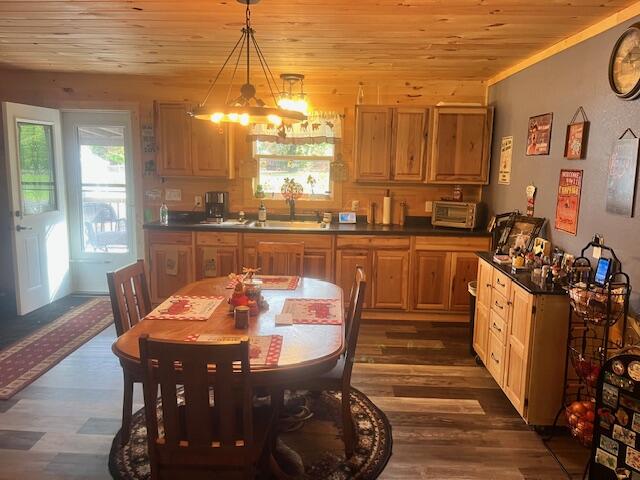 Branch, Michigan, 49402, United States, 5 Bedrooms Bedrooms, ,4 BathroomsBathrooms,Residential,For Sale,1986273