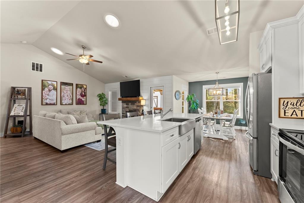 Cumming, Georgia, 30041, United States, 3 Bedrooms Bedrooms, ,2 BathroomsBathrooms,Residential,For Sale,2009266