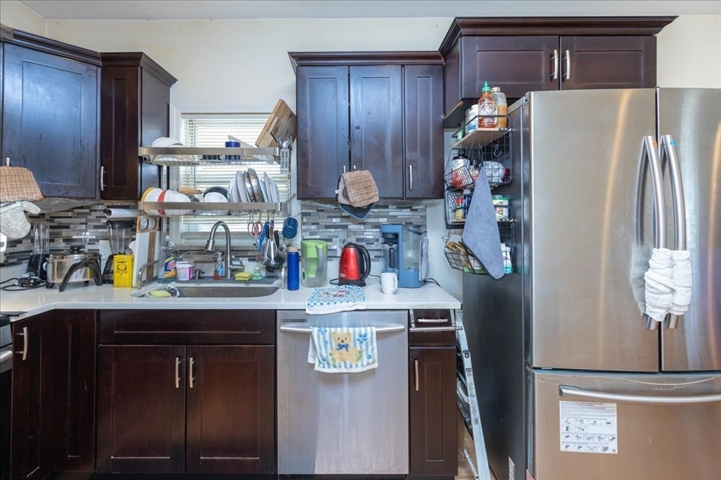 Lowell, Massachusetts, 01854, United States, 3 Bedrooms Bedrooms, ,2 BathroomsBathrooms,Residential,For Sale,1918371