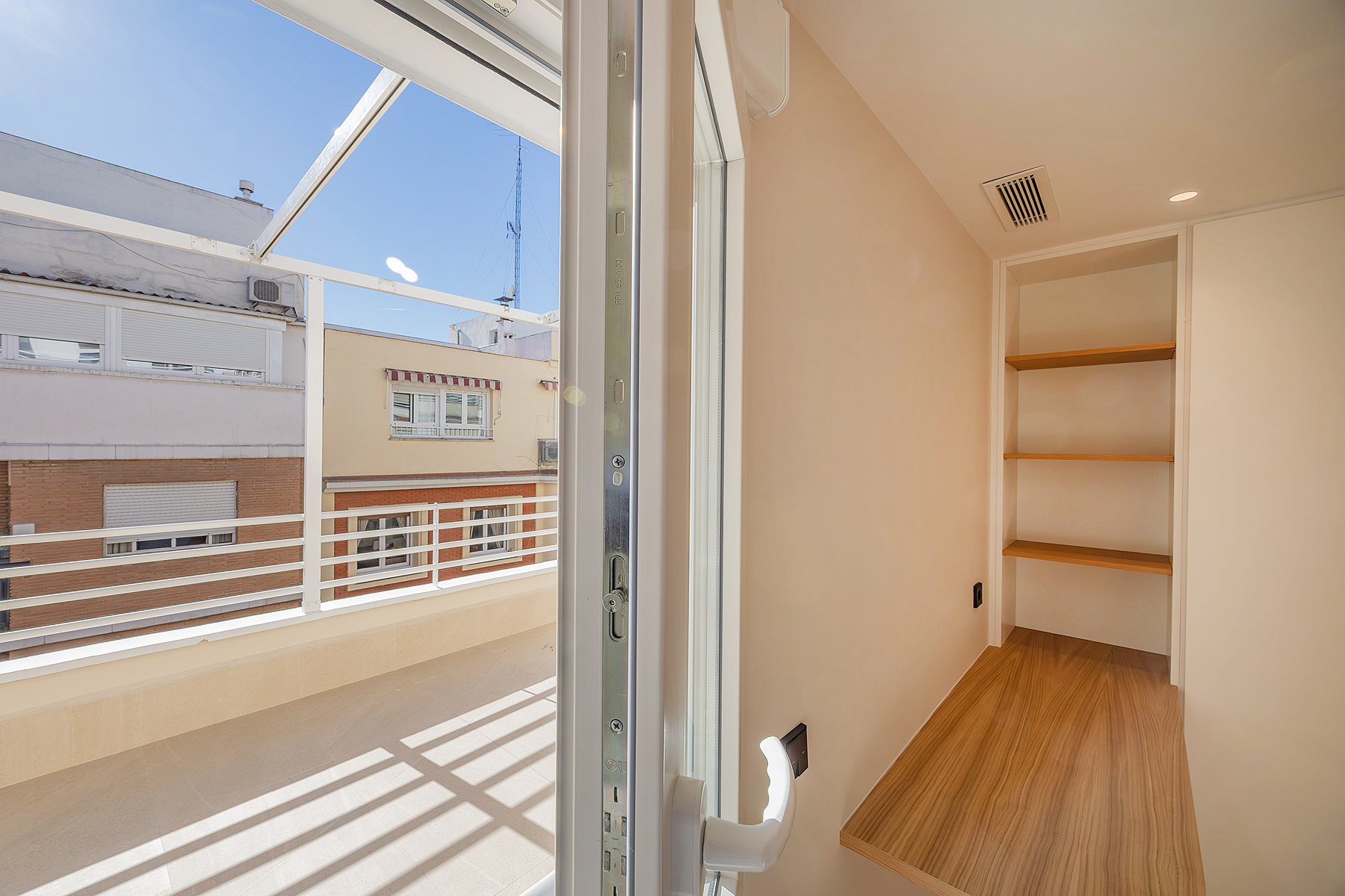  Exclusive renovated Penthouse with terrace near Plaza de Olavide - 物件實景