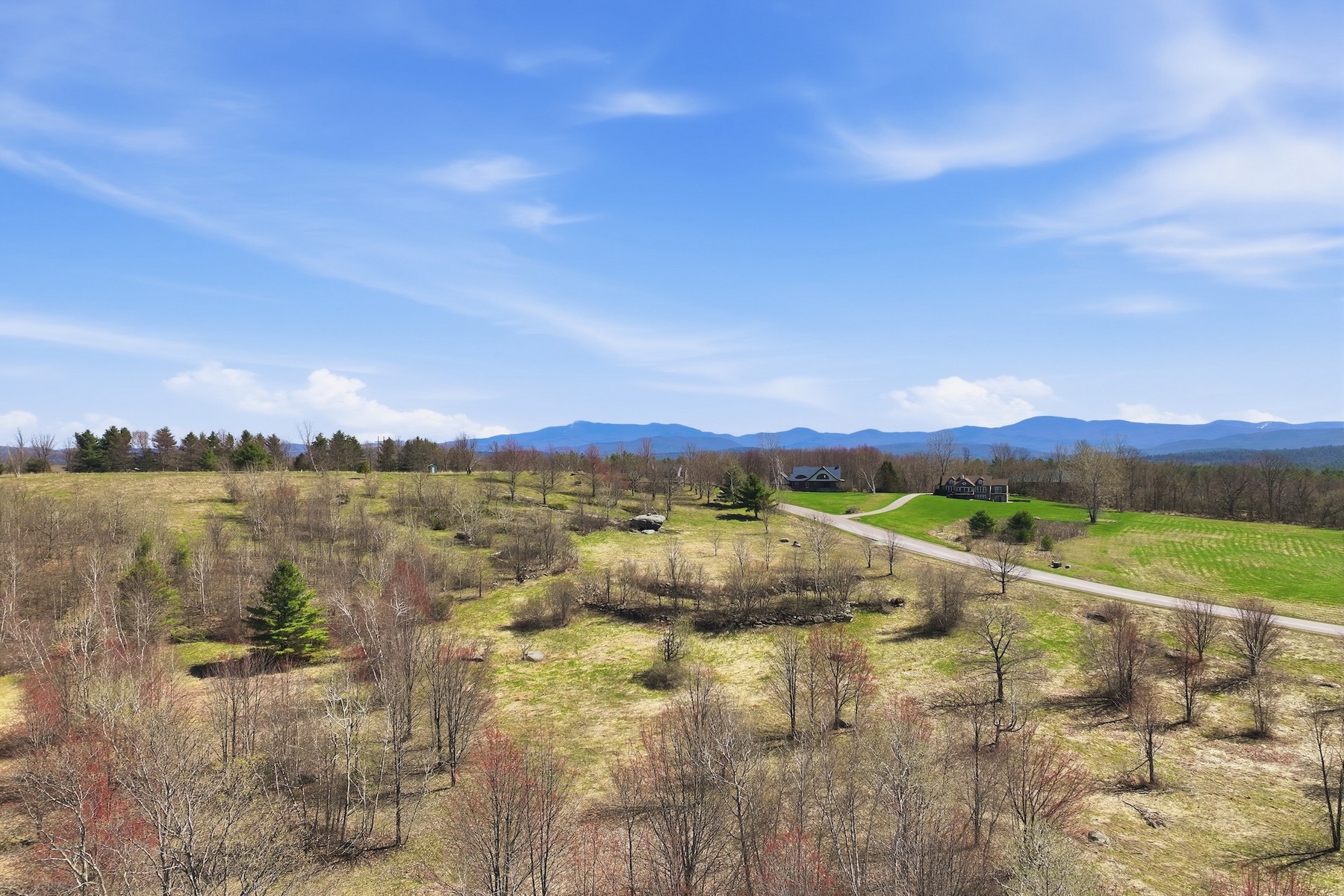  351 Ledgewood Drive - 物件實景