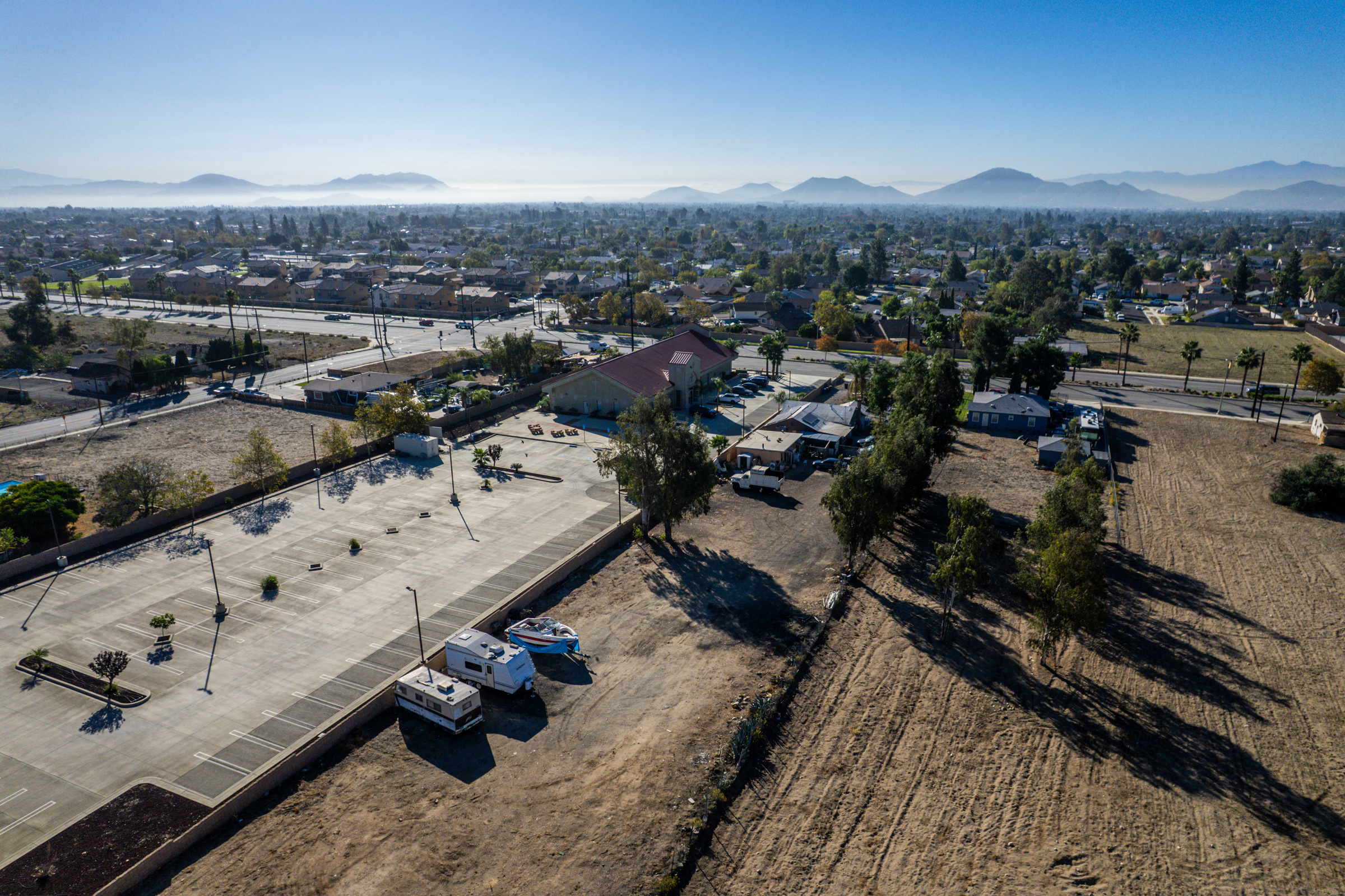 Fontana, California, 92336, United States, 7 Bedrooms Bedrooms, ,4 BathroomsBathrooms,Residential,For Sale,1988528