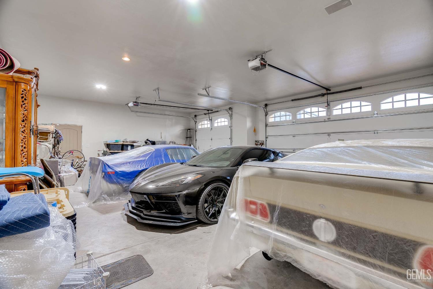 Bakersfield, California, 93308, United States, 4 Bedrooms Bedrooms, ,5 BathroomsBathrooms,Residential,For Sale,1992415