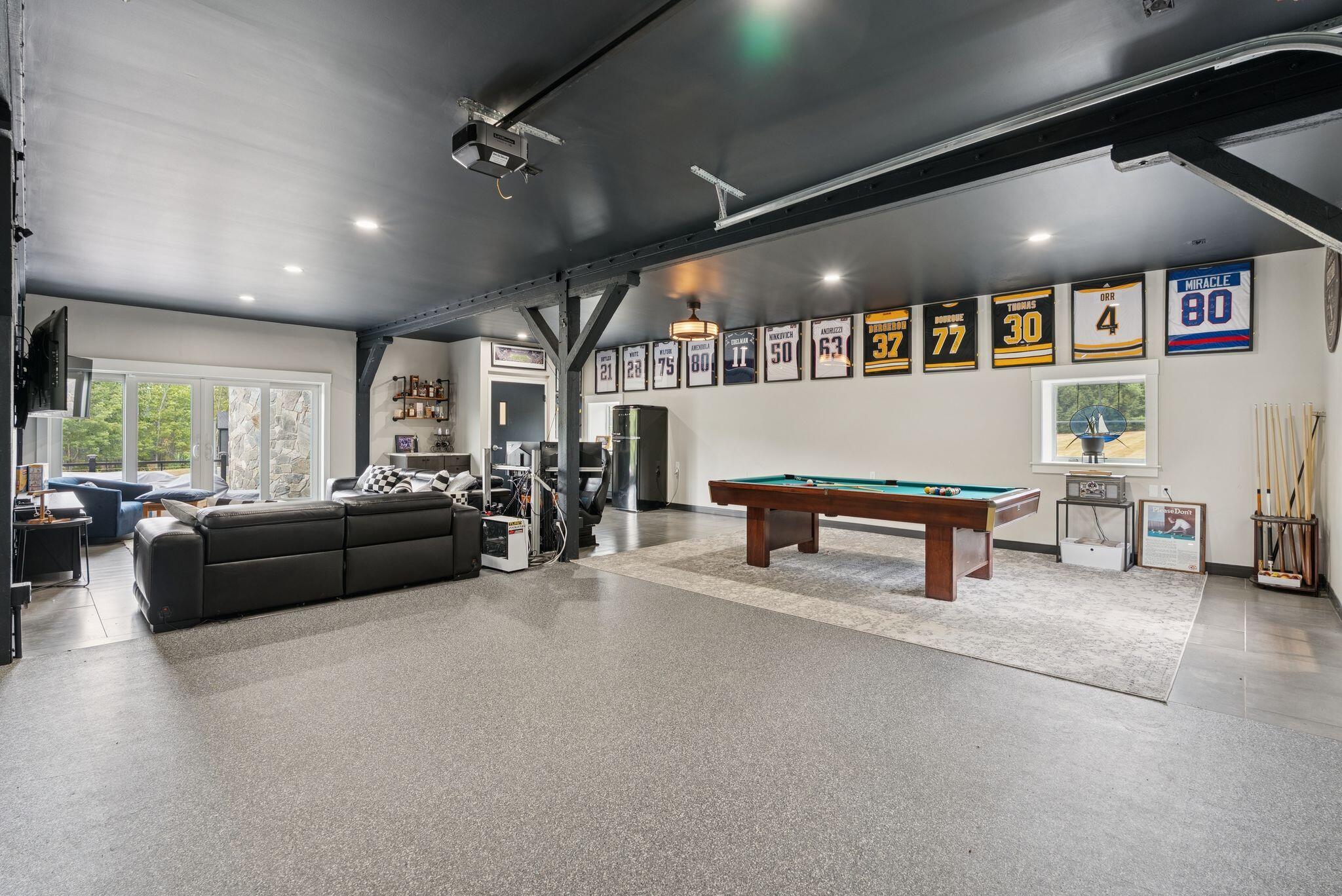 Falmouth, Maine, 04105, United States, 3 Bedrooms Bedrooms, ,4 BathroomsBathrooms,Residential,For Sale,1975511