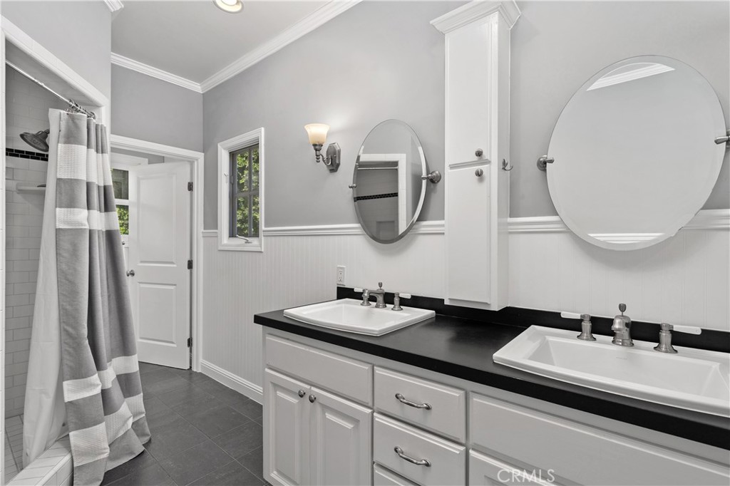 Studio City, California, 91602, United States, 5 Bedrooms Bedrooms, ,4 BathroomsBathrooms,Residential,For Sale,1947106