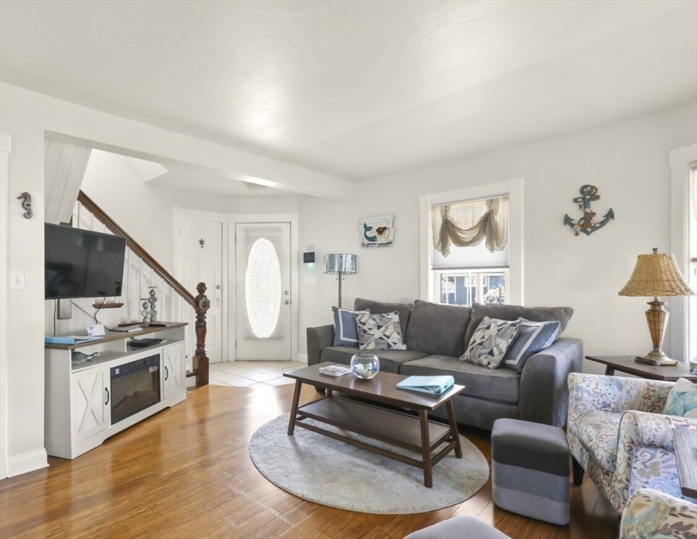 Wareham, Massachusetts, 02558, United States, 3 Bedrooms Bedrooms, ,2 BathroomsBathrooms,Residential,For Sale,1926359