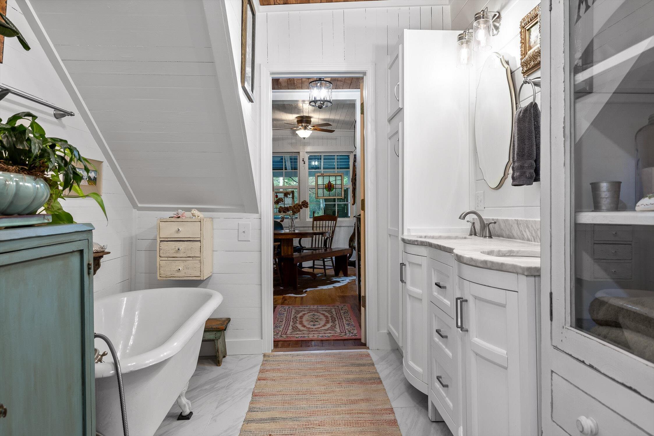 Mentone, Alabama, 35984, United States, 3 Bedrooms Bedrooms, ,2 BathroomsBathrooms,Residential,For Sale,1973723