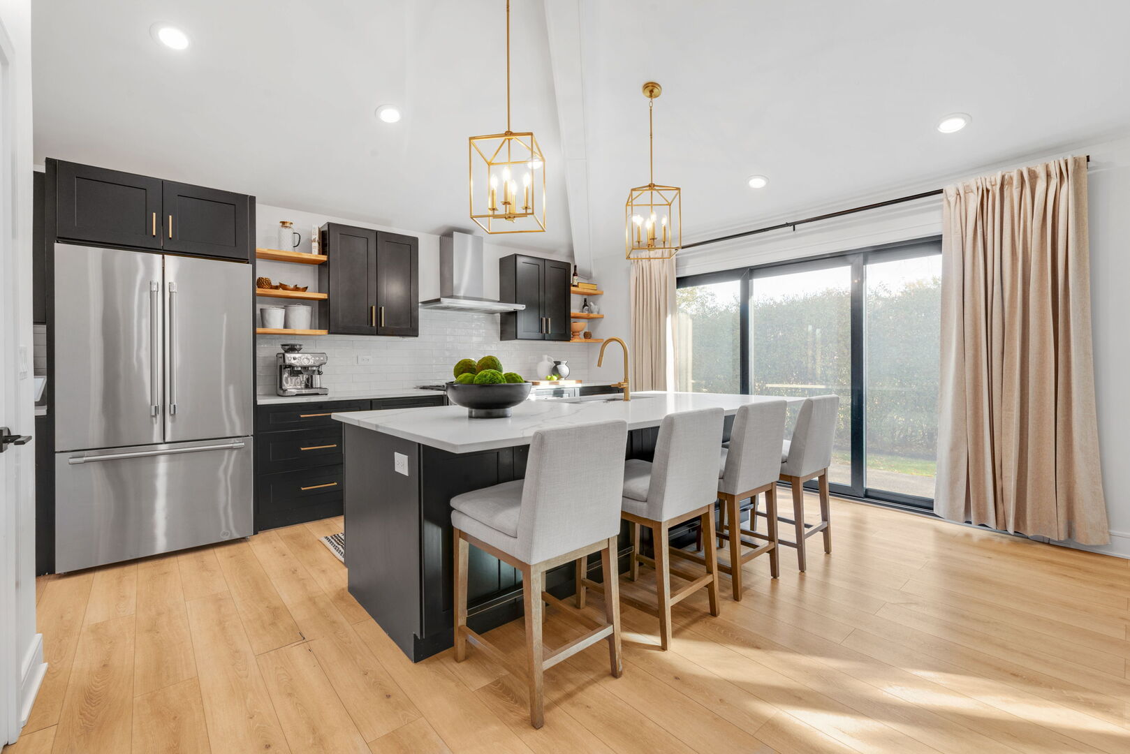 Oak Brook, Illinois, 60523, United States, 3 Bedrooms Bedrooms, ,4 BathroomsBathrooms,Residential,For Sale,1993293