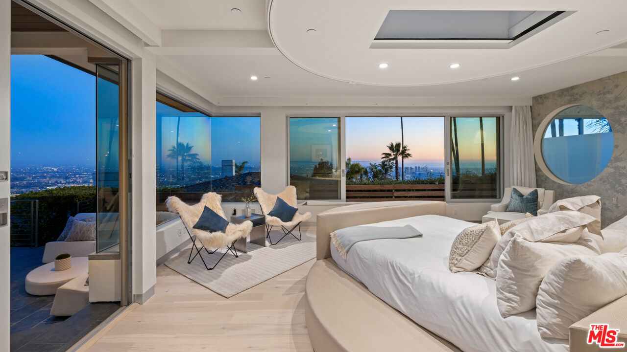 Los Angeles, California, 90069, United States, 4 Bedrooms Bedrooms, ,4 BathroomsBathrooms,Residential,For Sale,1766508