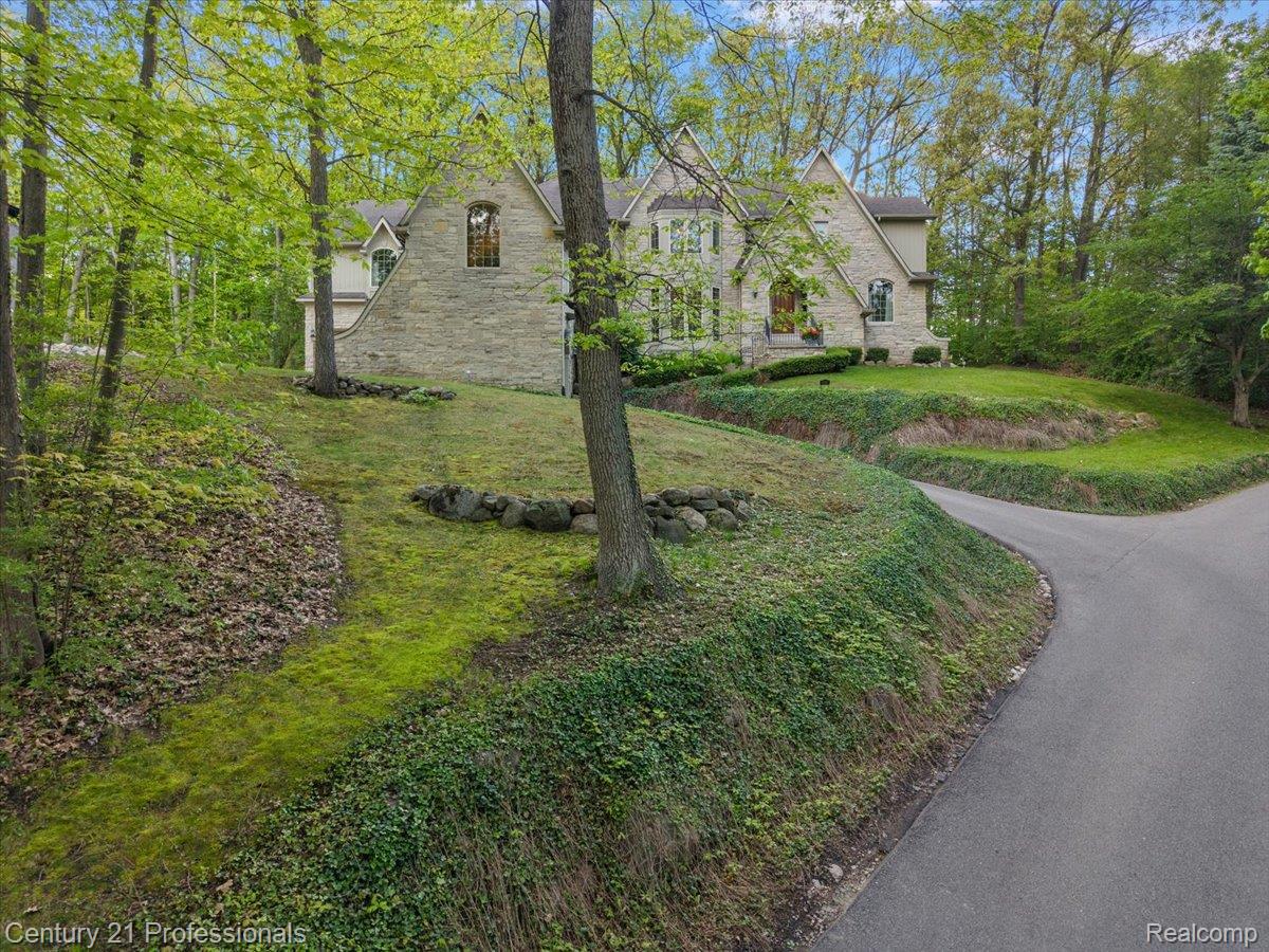 Clarkston, Michigan, 48346, United States, 4 Bedrooms Bedrooms, ,7 BathroomsBathrooms,Residential,For Sale,2048841