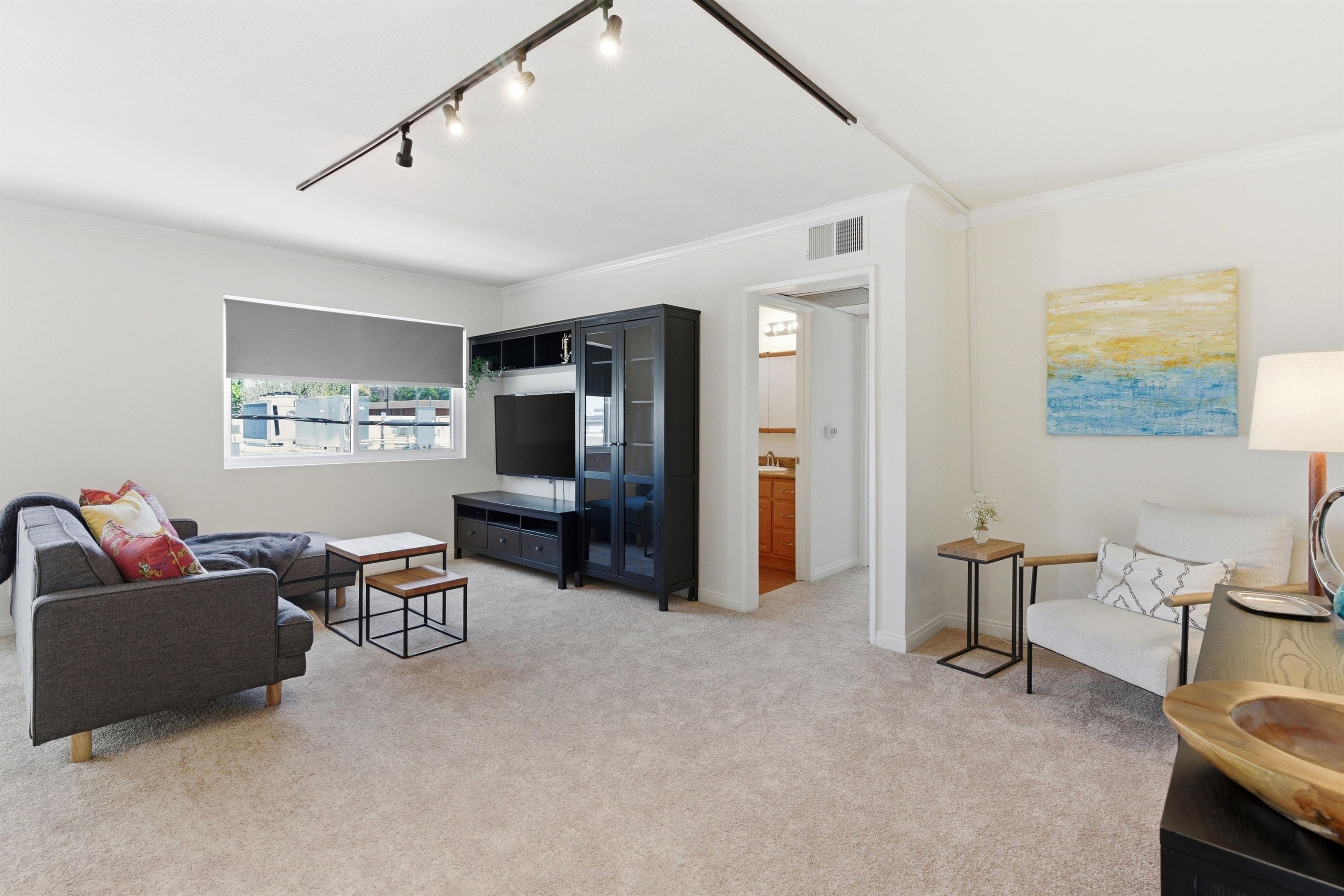  1015 East Spazier Avenue, Unit 205 - 物件實景