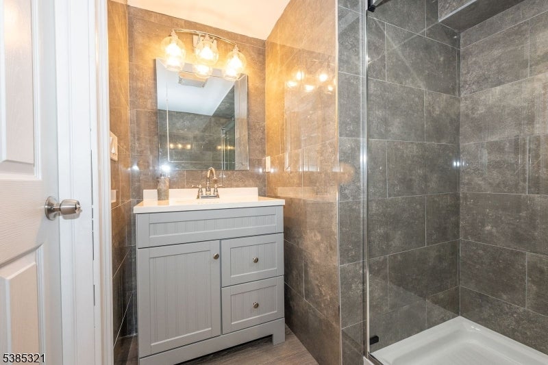 Paterson City, New Jersey, 07502, United States, 3 Bedrooms Bedrooms, ,3 BathroomsBathrooms,Residential,For Sale,1981357