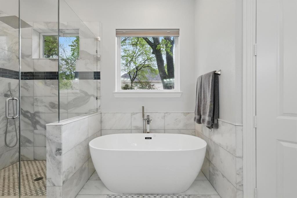 Denton, Texas, 76208, United States, 4 Bedrooms Bedrooms, ,6 BathroomsBathrooms,Residential,For Sale,1980509