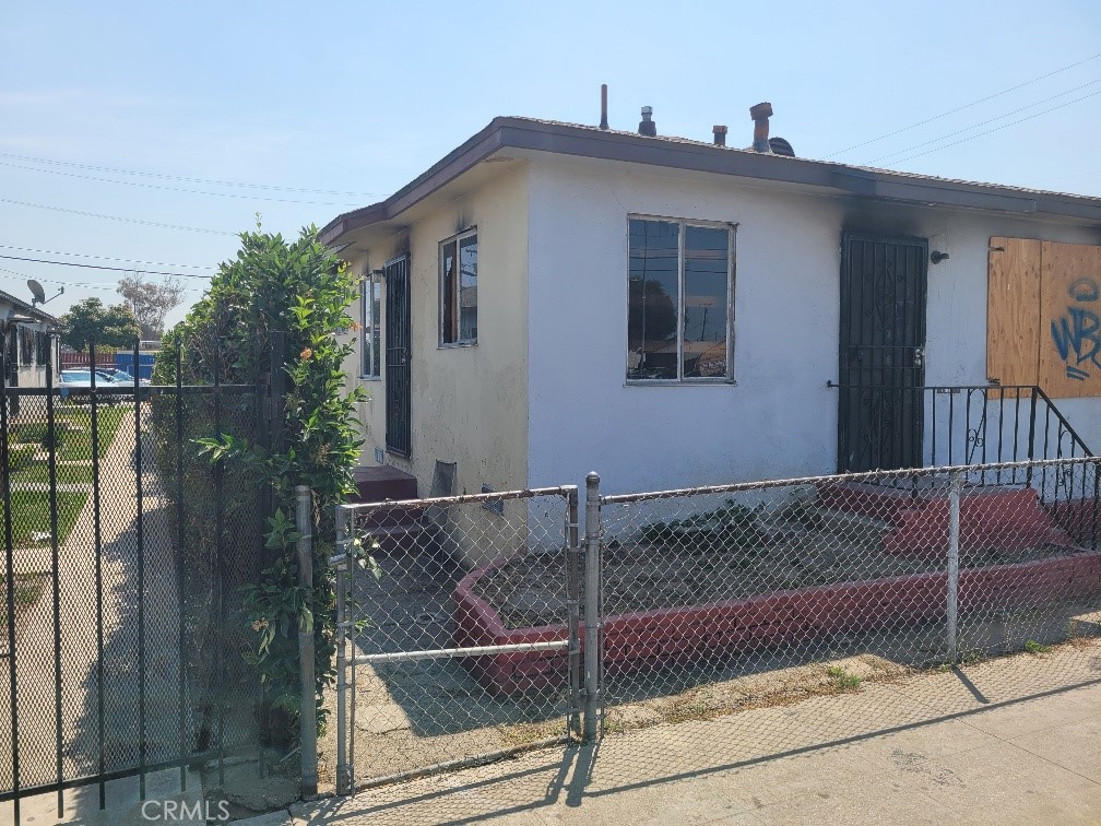 Los Angeles, California, 90003, United States, ,Residential,For Sale,1925786
