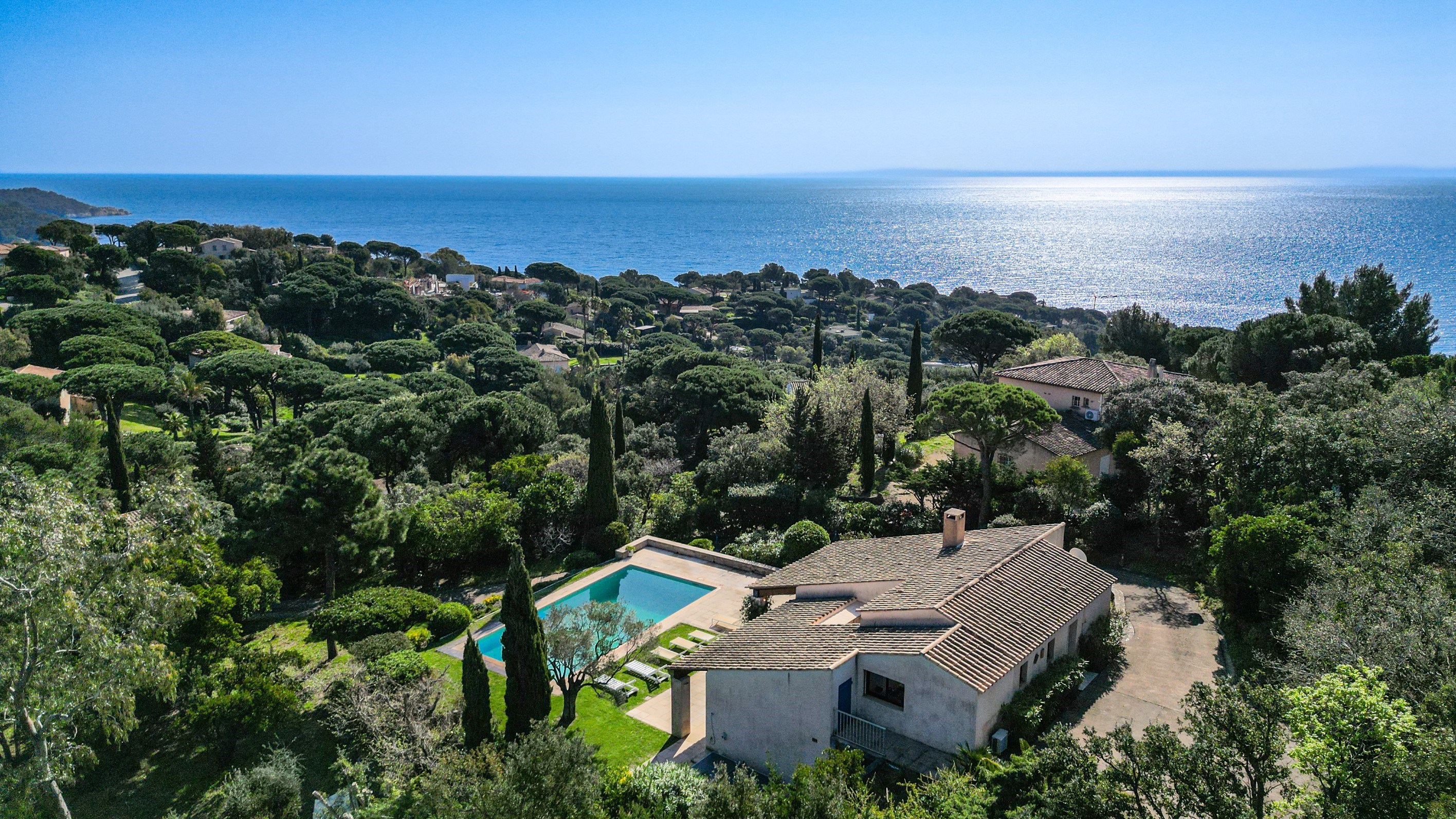  Charming sea view villa for sale in Ramatuelle within walking distance of the b… - 物件實景