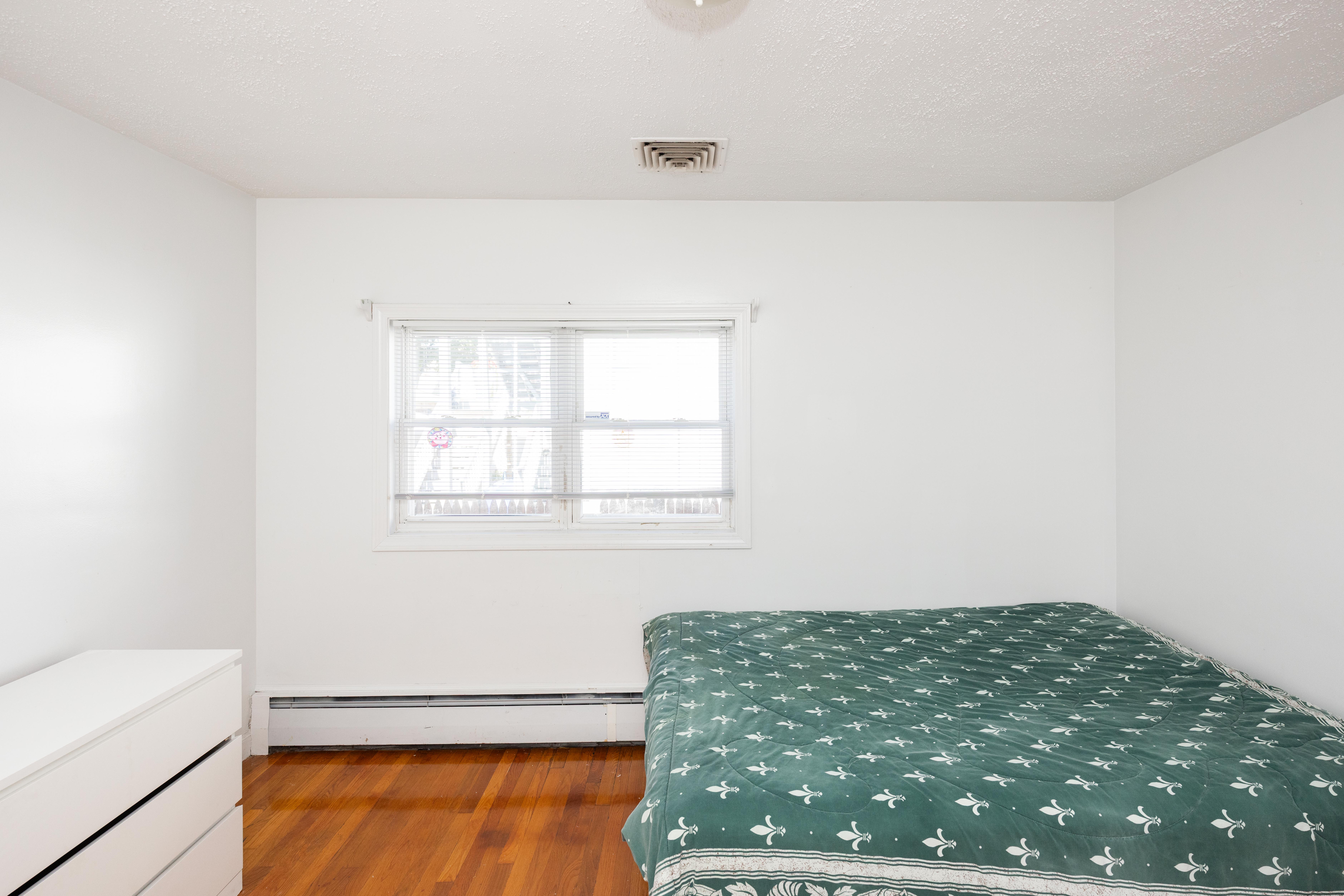 Chelsea, Massachusetts, 02150, United States, 5 Bedrooms Bedrooms, ,2 BathroomsBathrooms,Residential,For Sale,1983279