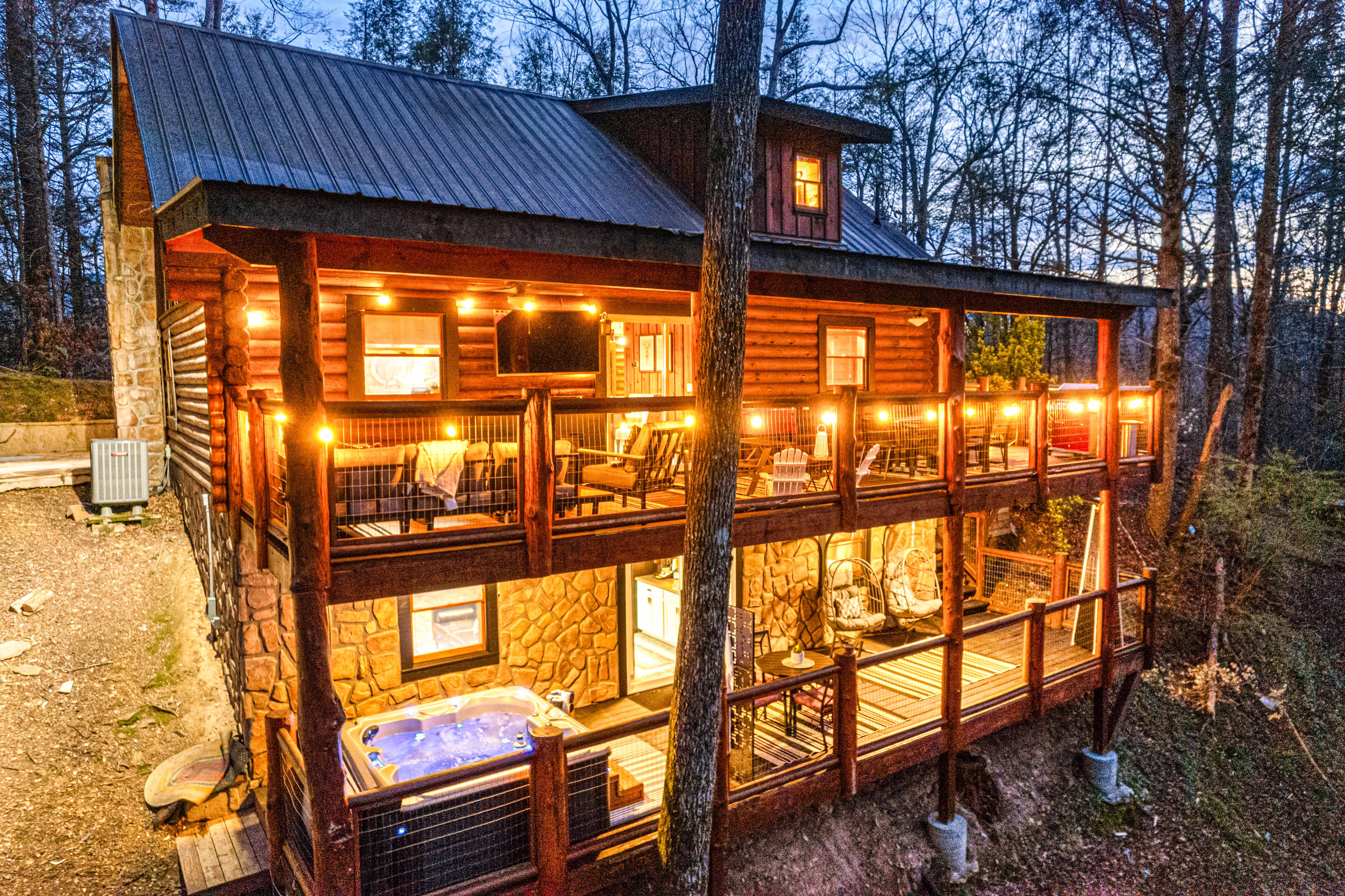 Gatlinburg, Tennessee, 37738, United States, 3 Bedrooms Bedrooms, ,4 BathroomsBathrooms,Residential,For Sale,1977450