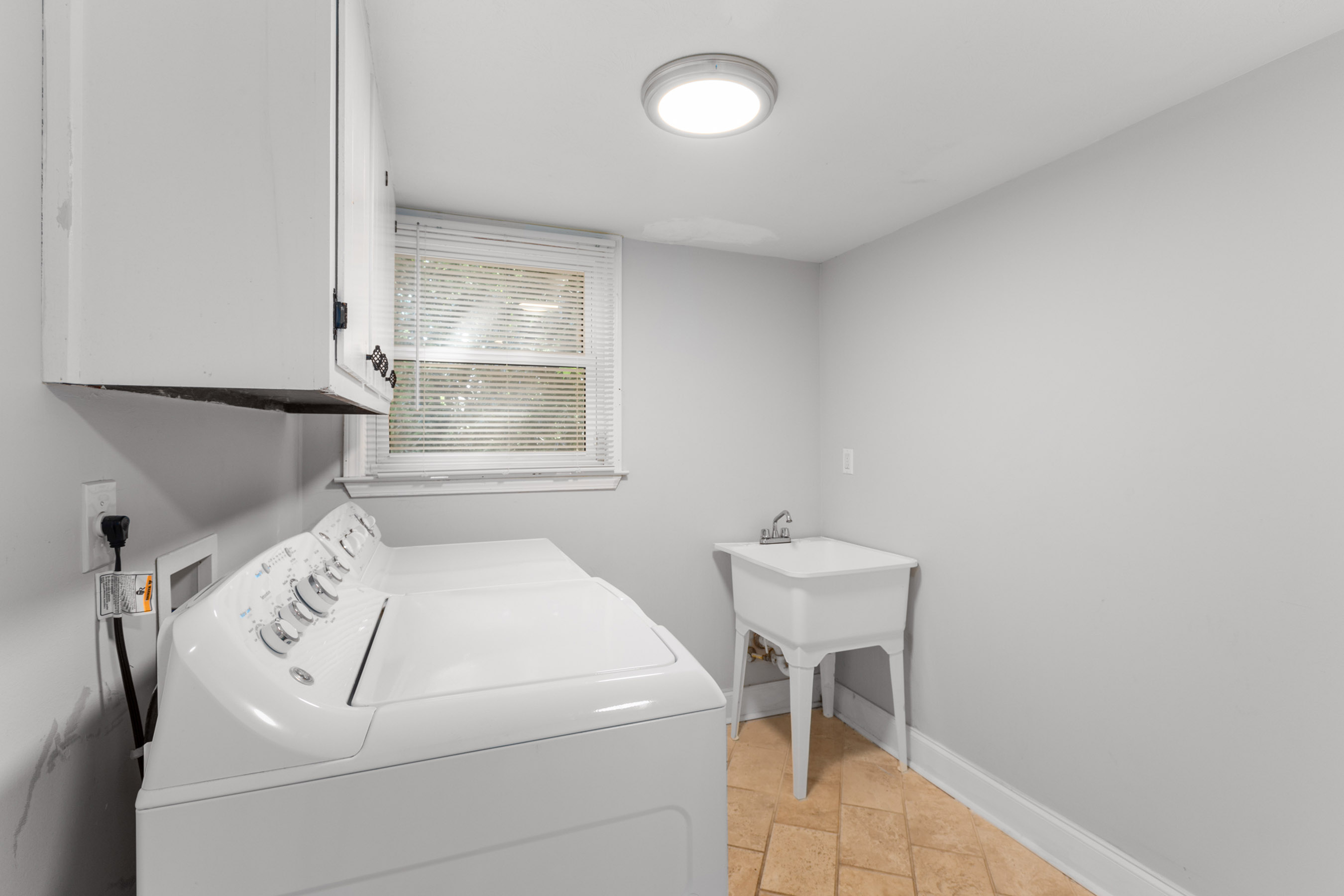 Beautifully Updated Four Bedroom Home on a Peaceful Cul-de-sac - 物件實景