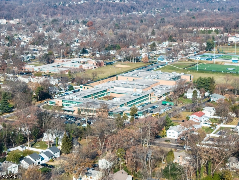 Fanwood Boro, New Jersey, 07023, United States, 3 Bedrooms Bedrooms, ,2 BathroomsBathrooms,Residential,For Sale,2001690