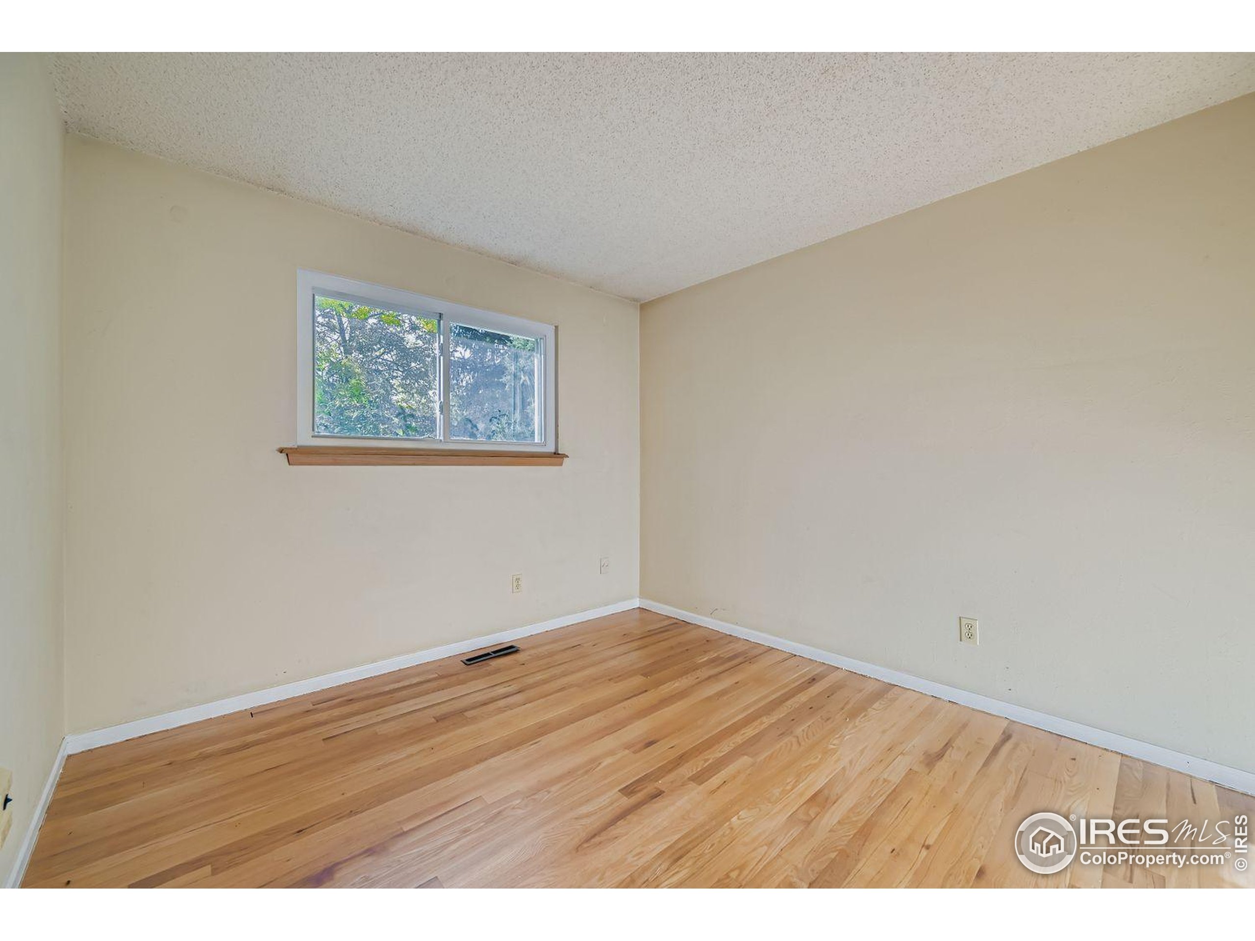 Longmont, Colorado, 80501, United States, 4 Bedrooms Bedrooms, ,2 BathroomsBathrooms,Residential,For Sale,1994687